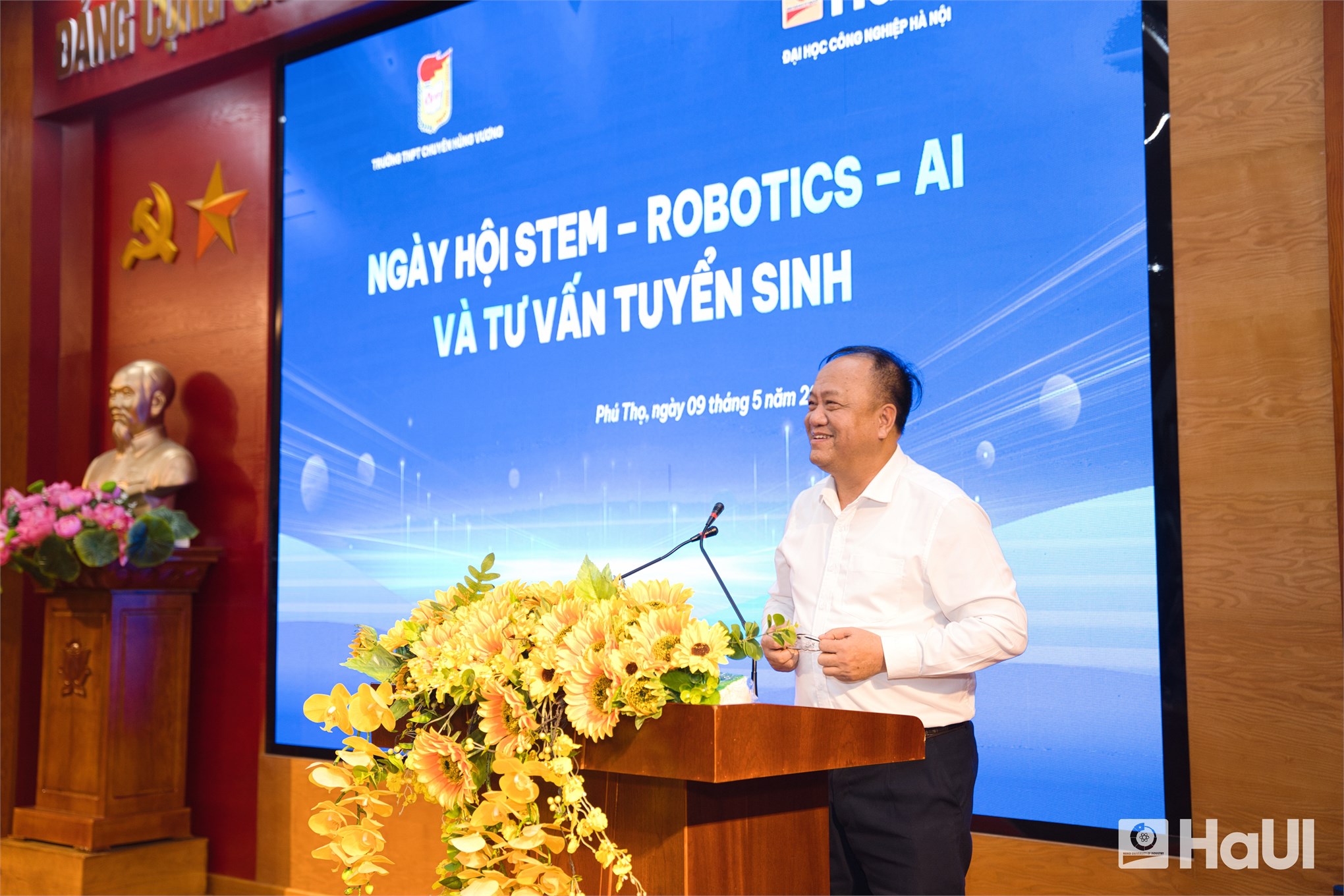 Trường Điện - Điện tử khẳng định dấu ấn công nghệ trong hành trình phục vụ cộng đồng và tư vấn tuyển sinh của HaUI tại Phú Thọ