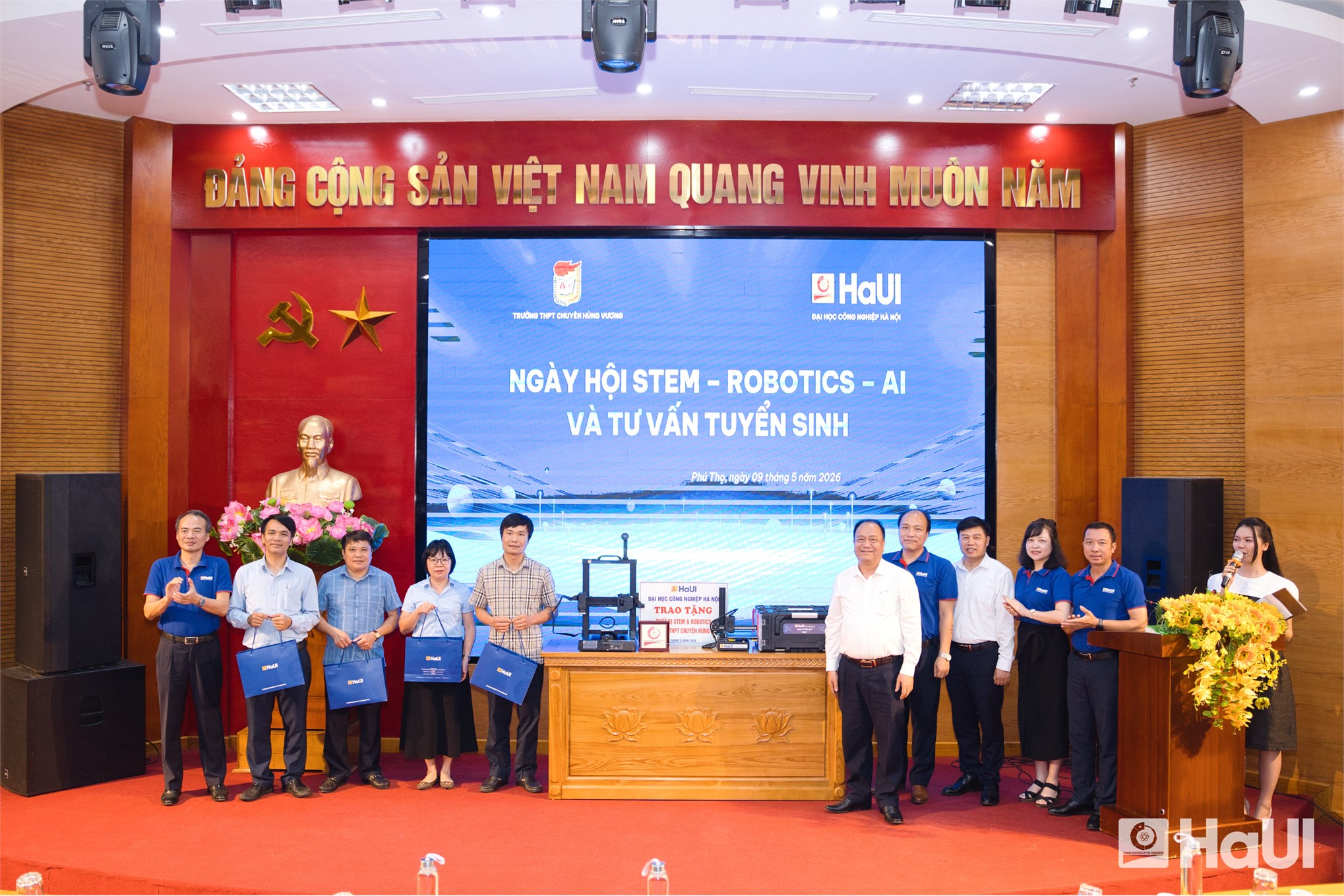 Trường Điện - Điện tử khẳng định dấu ấn công nghệ trong hành trình phục vụ cộng đồng và tư vấn tuyển sinh của HaUI tại Phú Thọ