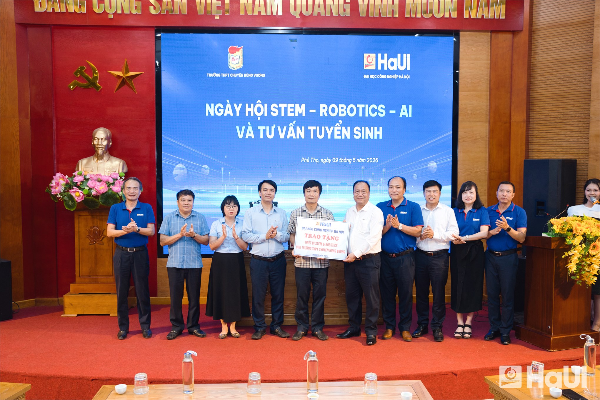 Trường Điện - Điện tử khẳng định dấu ấn công nghệ trong hành trình phục vụ cộng đồng và tư vấn tuyển sinh của HaUI tại Phú Thọ