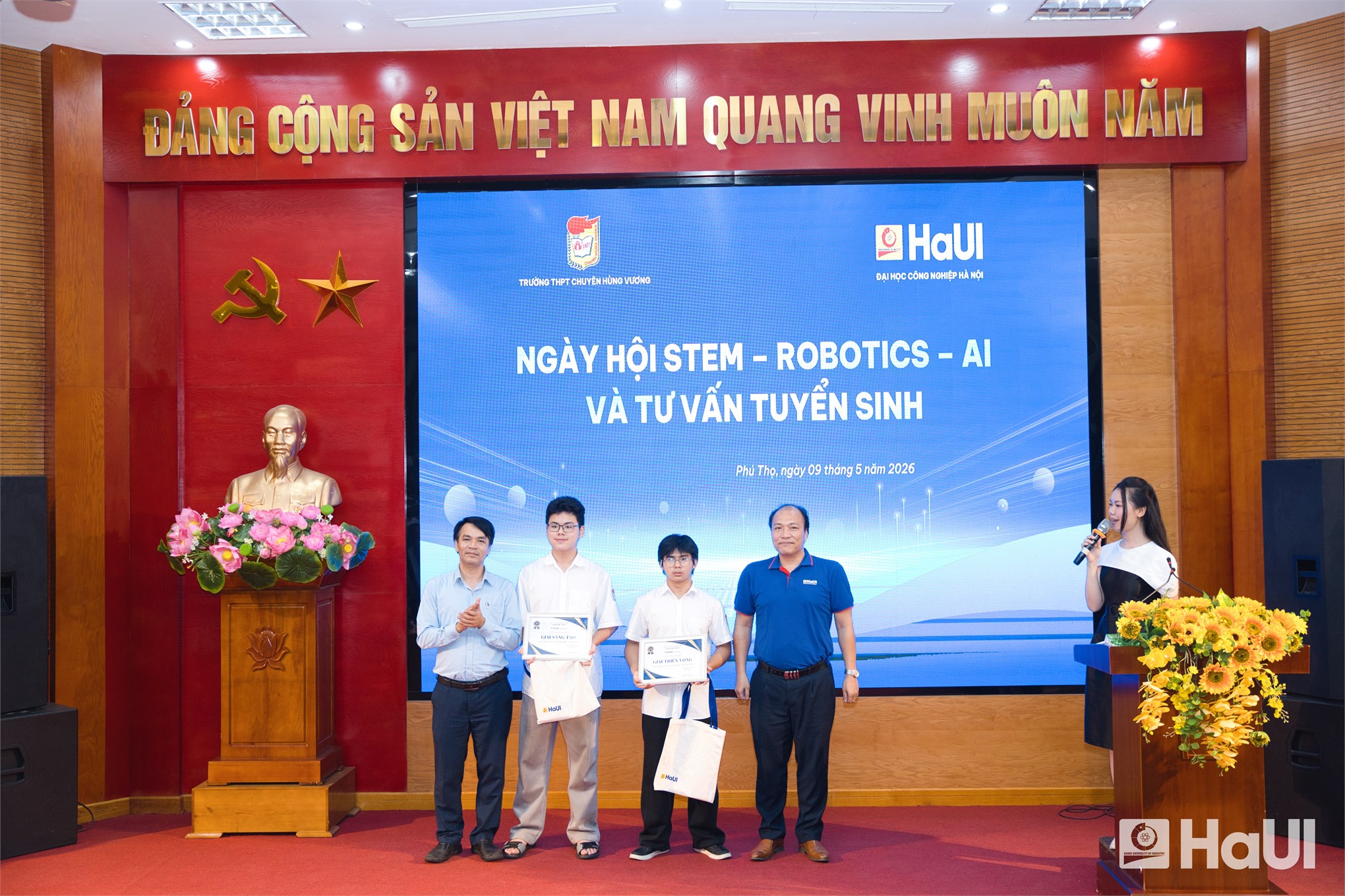 Trường Điện - Điện tử khẳng định dấu ấn công nghệ trong hành trình phục vụ cộng đồng và tư vấn tuyển sinh của HaUI tại Phú Thọ