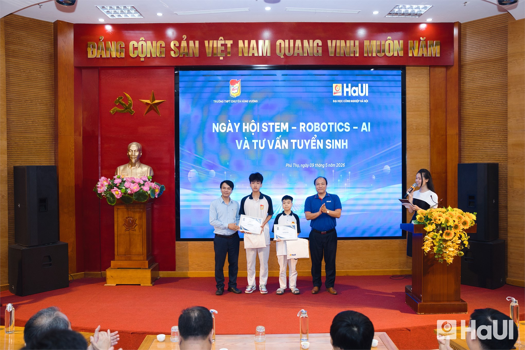 Trường Điện - Điện tử khẳng định dấu ấn công nghệ trong hành trình phục vụ cộng đồng và tư vấn tuyển sinh của HaUI tại Phú Thọ