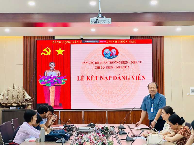 Chi bộ Điện - Điện tử 2 long trọng tổ chức Lễ kết nạp Đảng viên mới