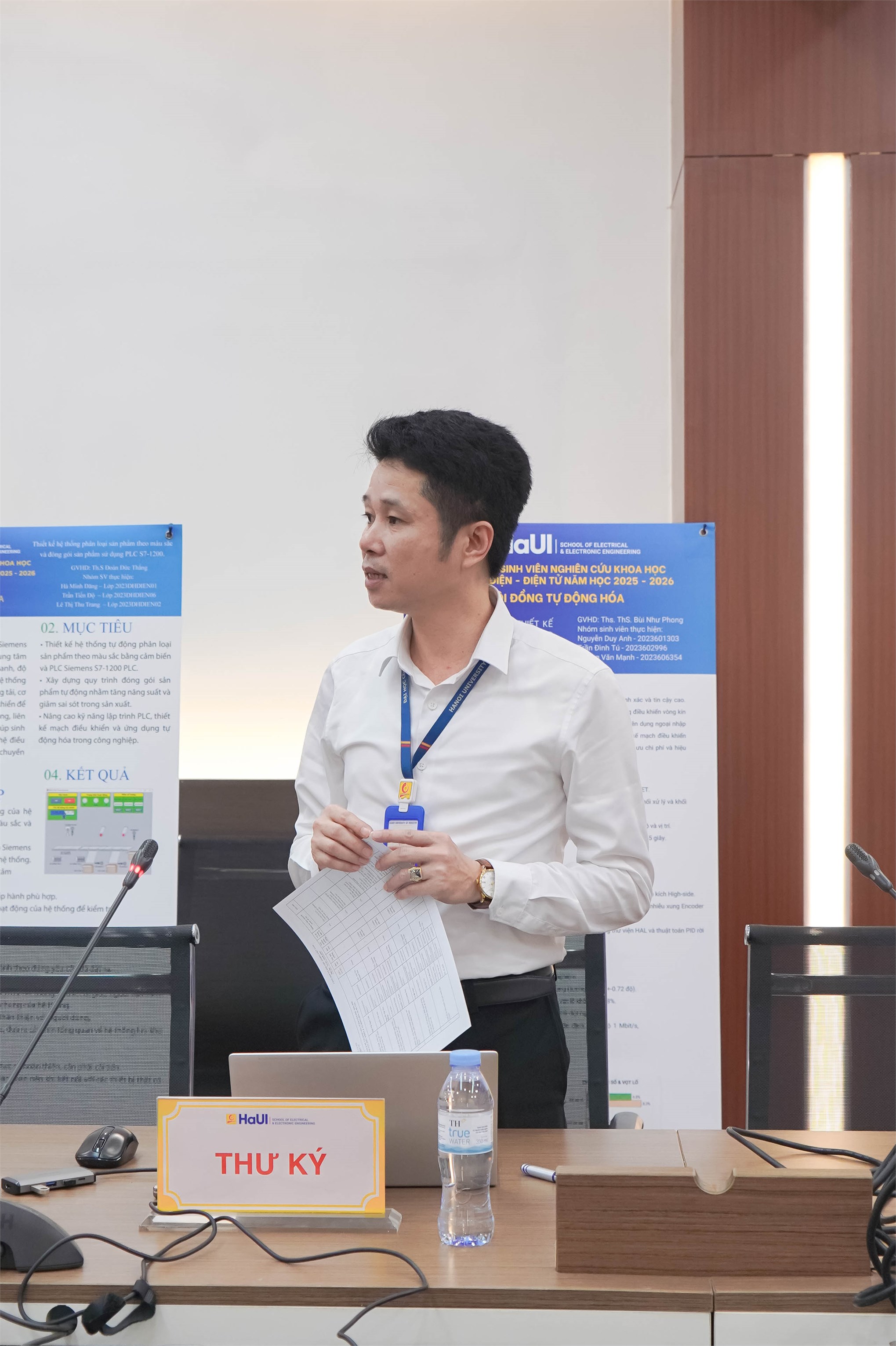 Sôi nổi phiên nghiệm thu đầu tiên đề tài sinh viên nghiên cứu khoa học Trường Điện - Điện tử năm học 2025 - 2026
