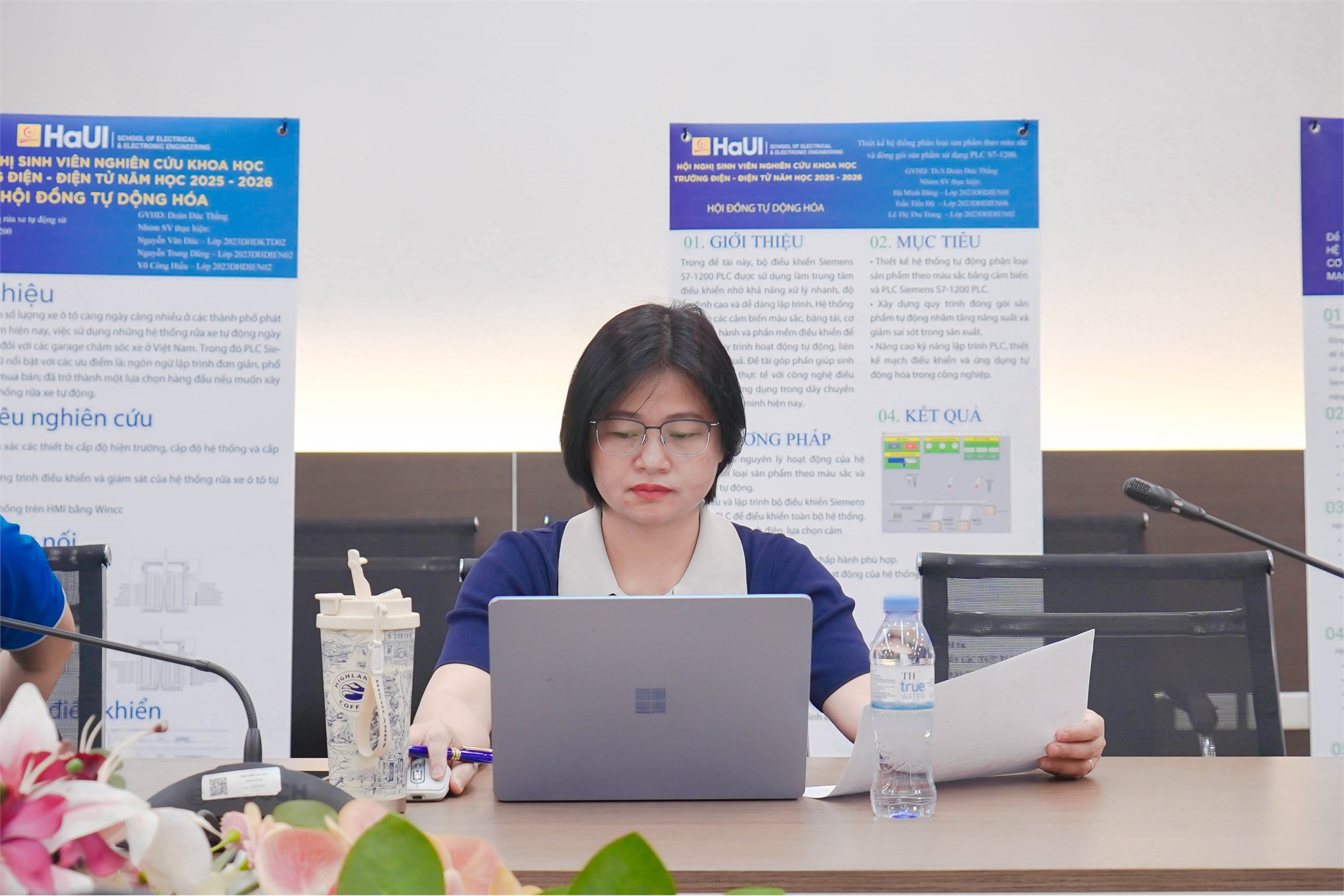 Sôi nổi phiên nghiệm thu đầu tiên đề tài sinh viên nghiên cứu khoa học Trường Điện - Điện tử năm học 2025 - 2026