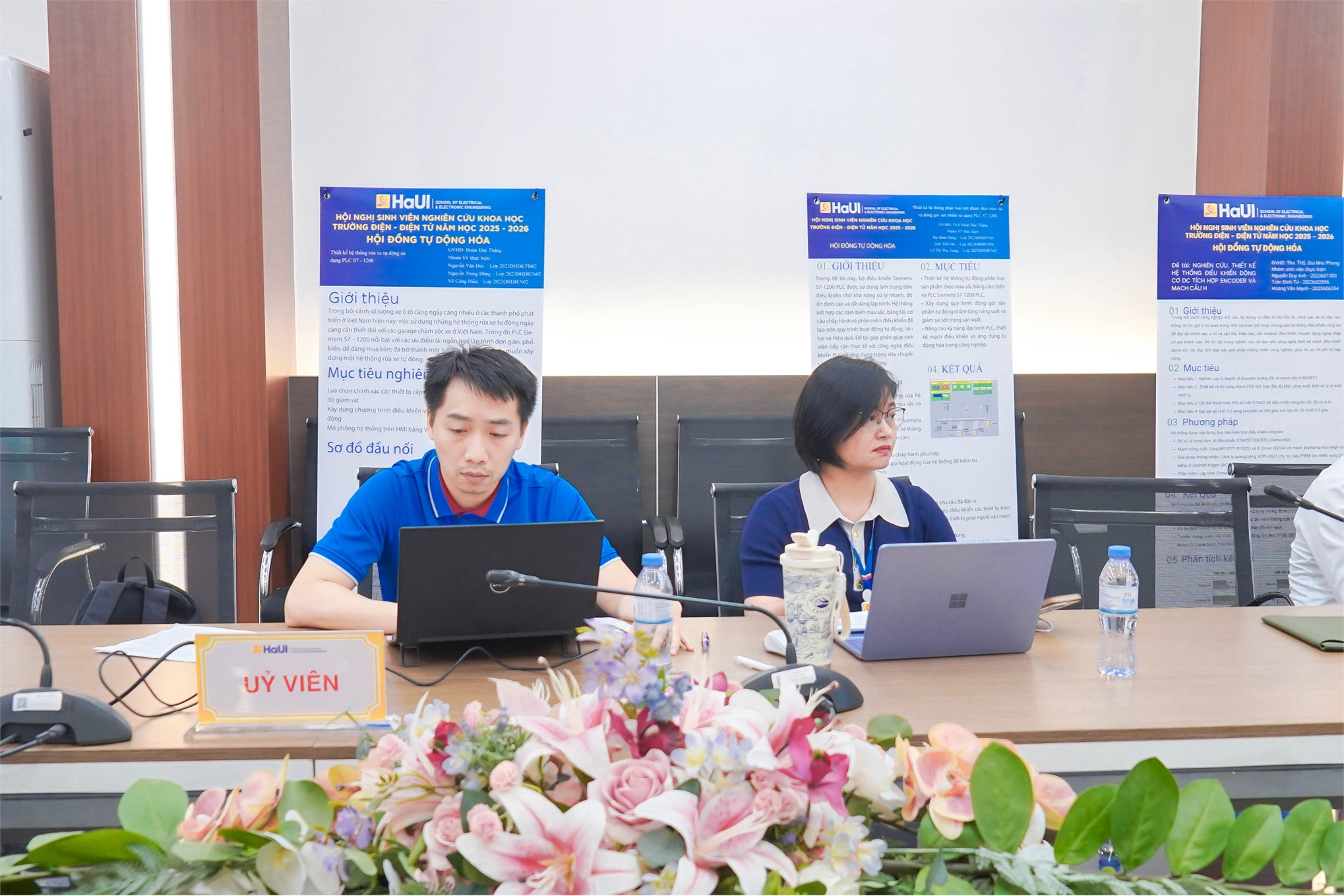 Sôi nổi phiên nghiệm thu đầu tiên đề tài sinh viên nghiên cứu khoa học Trường Điện - Điện tử năm học 2025 - 2026