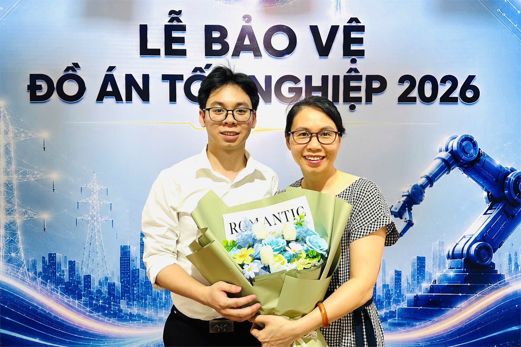 “Full English” tại Hội đồng 09: Dấu ấn nổi bật mùa bảo vệ đồ án 2026 của sinh viên EMI