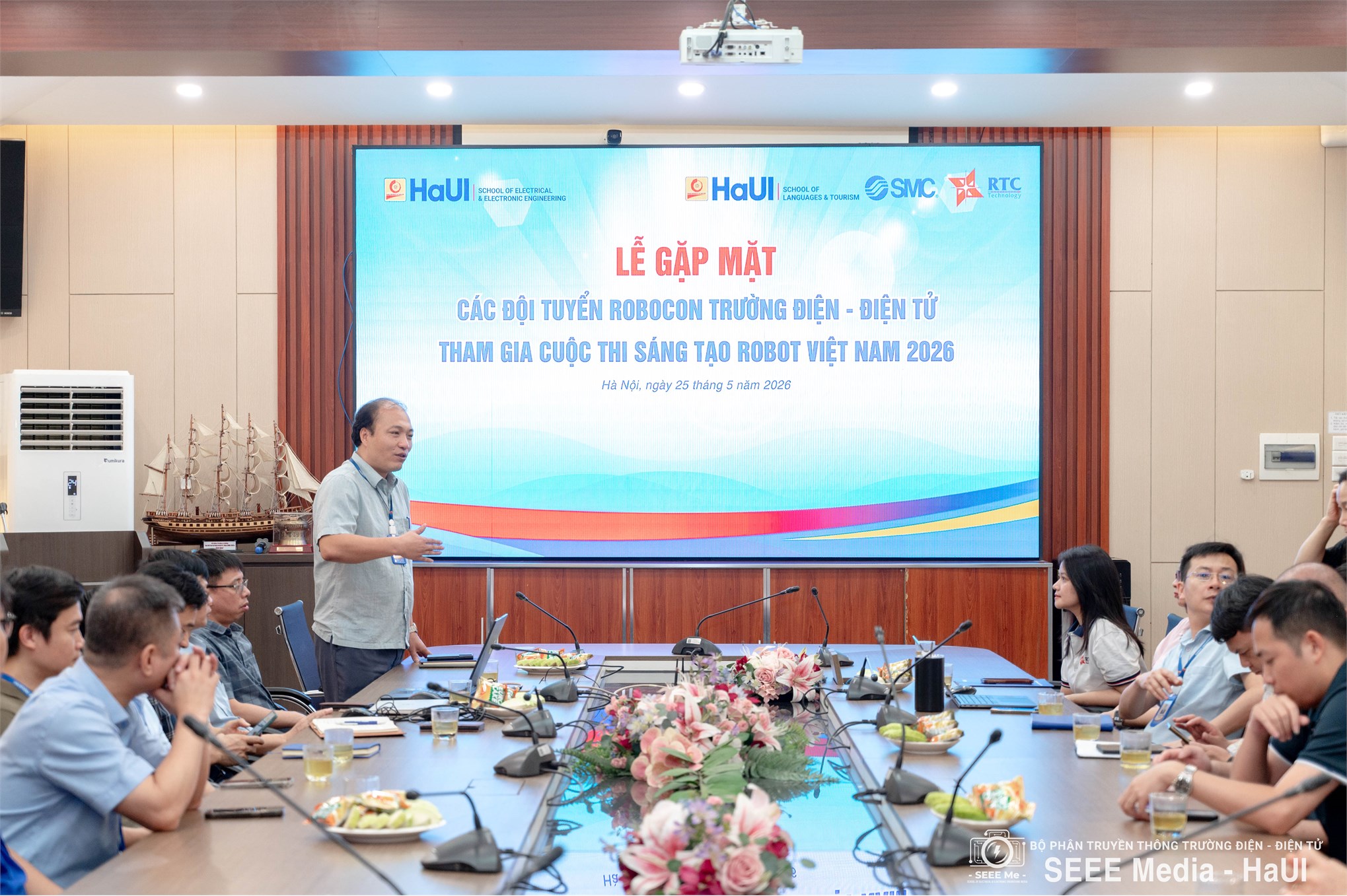 Tiếp sức Robocon 2026: Trường Điện - Điện tử gặp mặt, động viên 02 đội tuyển DCN-SEEE trước thềm tranh tài