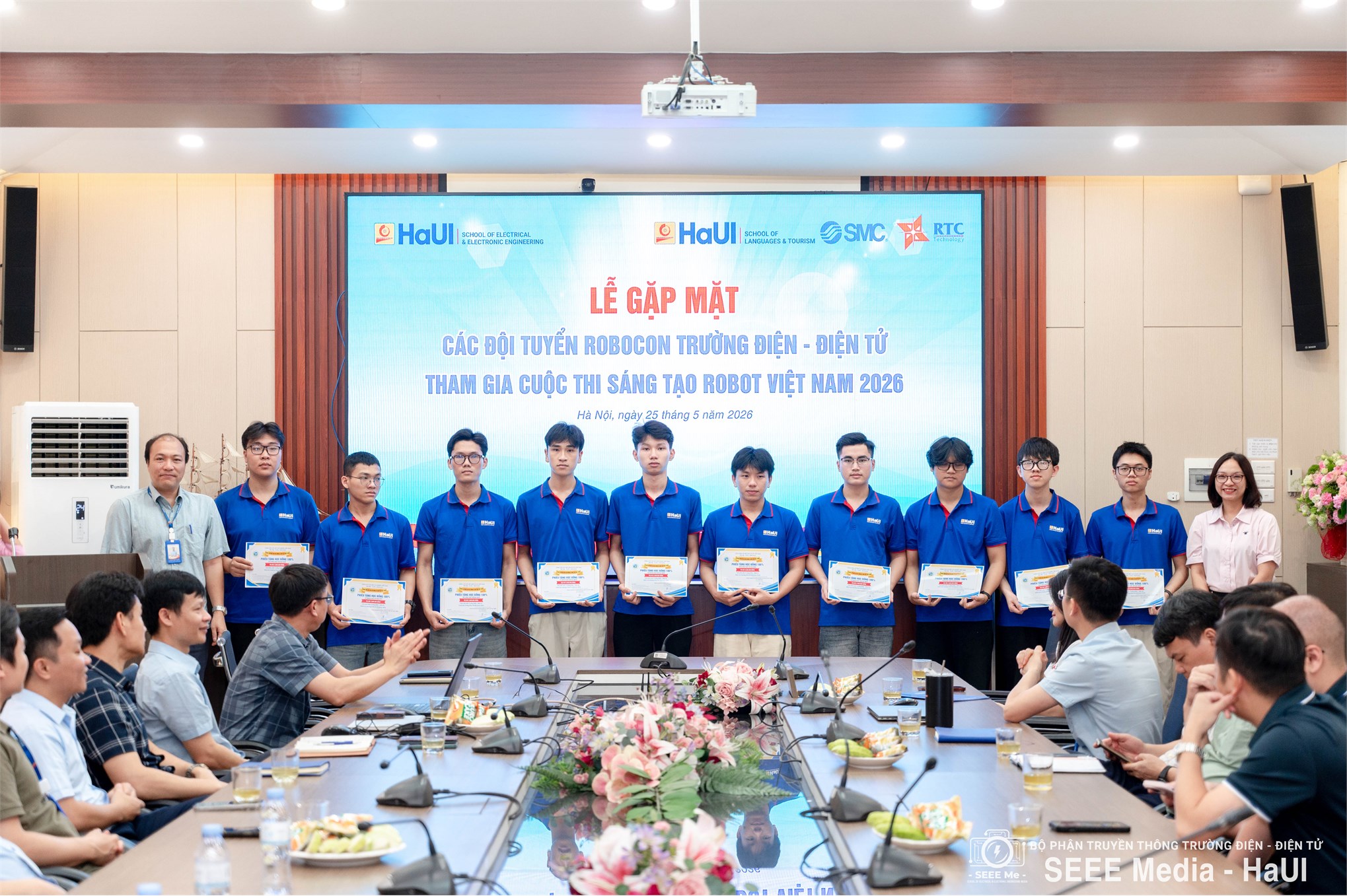 Tiếp sức Robocon 2026: Trường Điện - Điện tử gặp mặt, động viên 02 đội tuyển DCN-SEEE trước thềm tranh tài