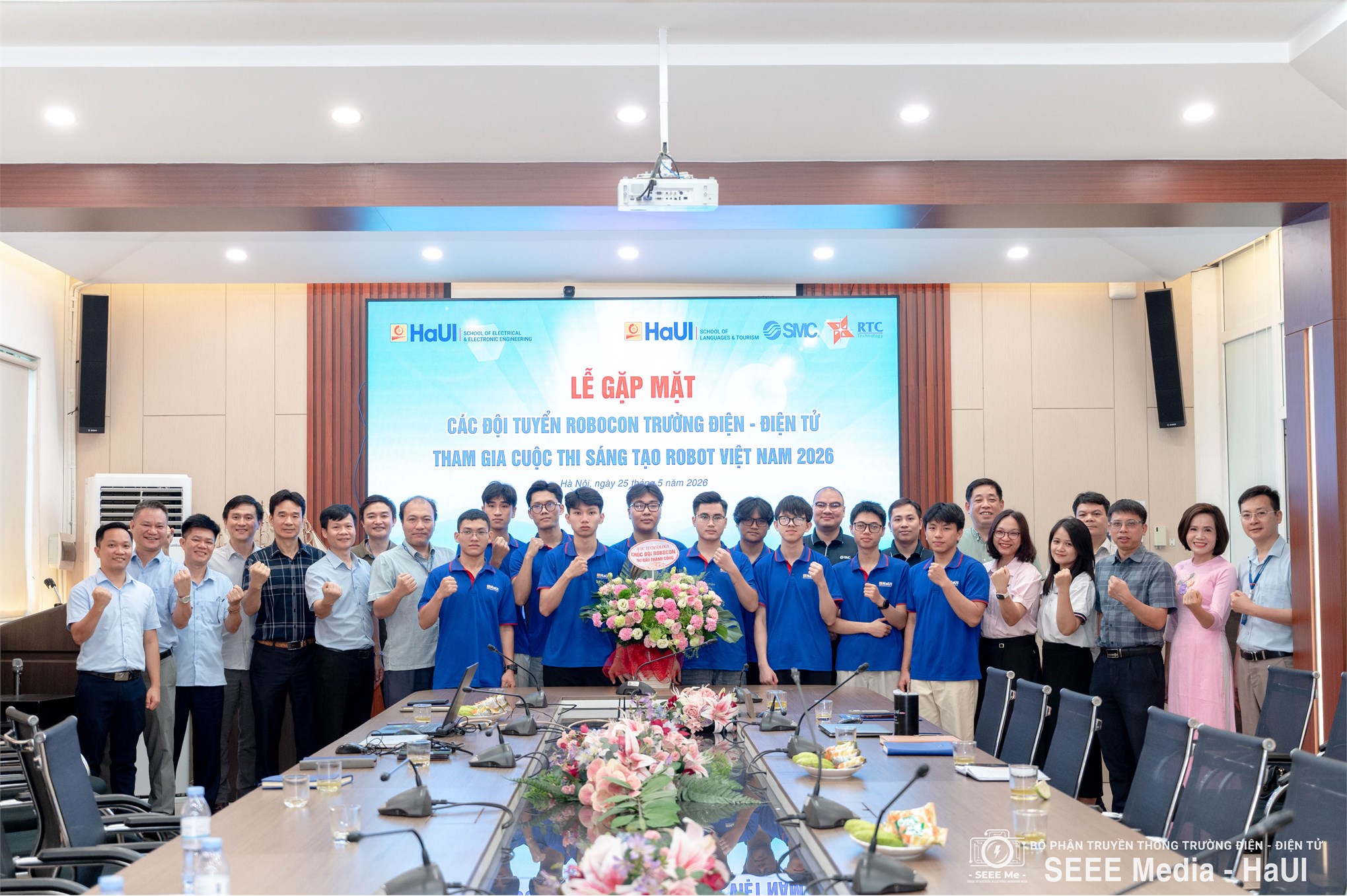 Tiếp sức Robocon 2026: Trường Điện - Điện tử gặp mặt, động viên 02 đội tuyển DCN-SEEE trước thềm tranh tài