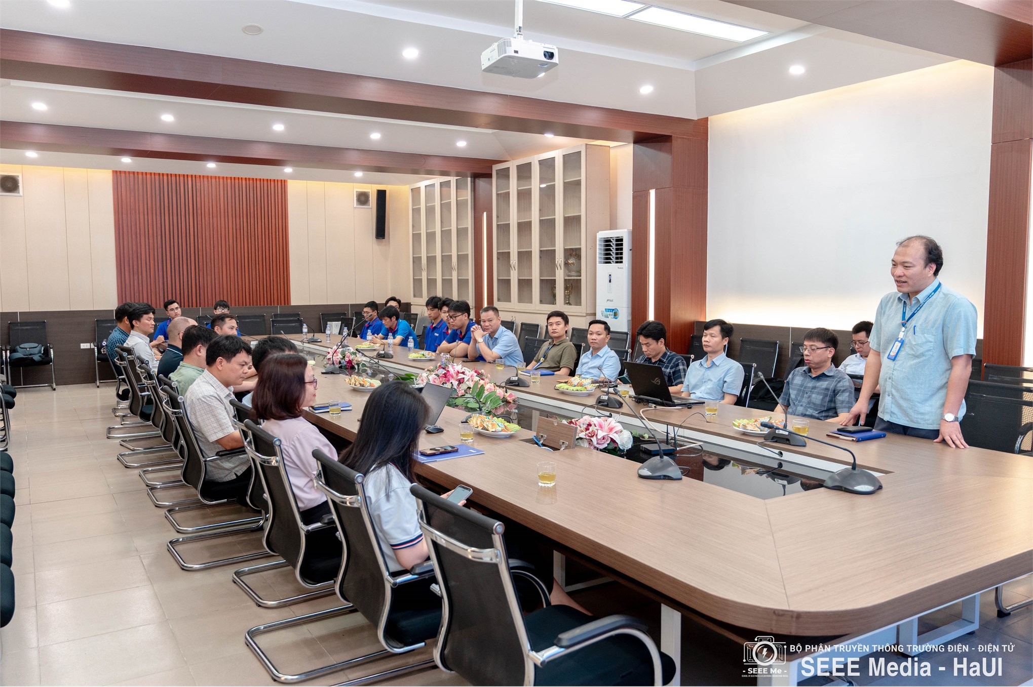 Tiếp sức Robocon 2026: Trường Điện - Điện tử gặp mặt, động viên 02 đội tuyển DCN-SEEE trước thềm tranh tài