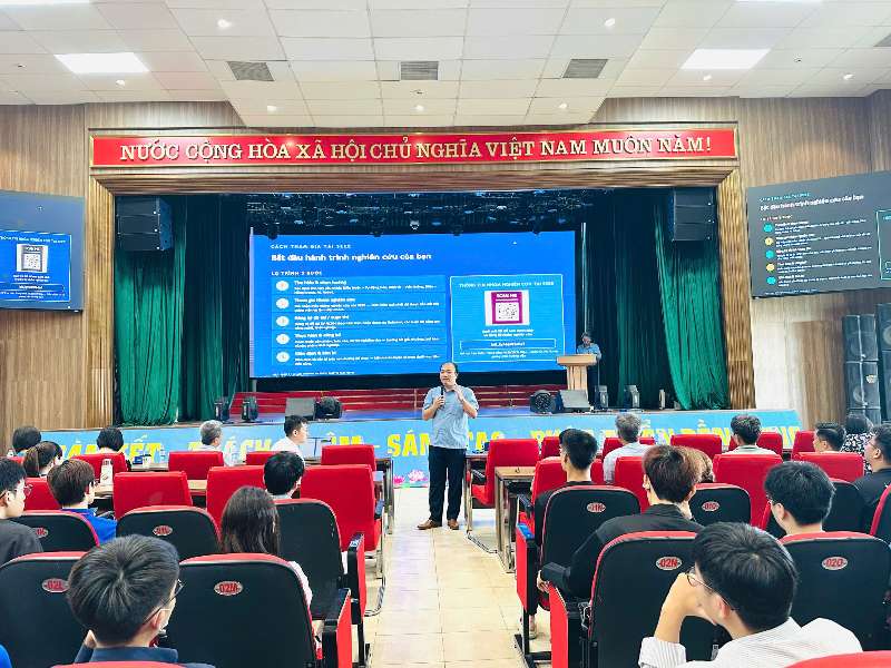 Trường Điện - Điện tử tổ chức Hội nghị Lớp trưởng, Bí thư Chi đoàn học kỳ II năm học 2025 - 2026
