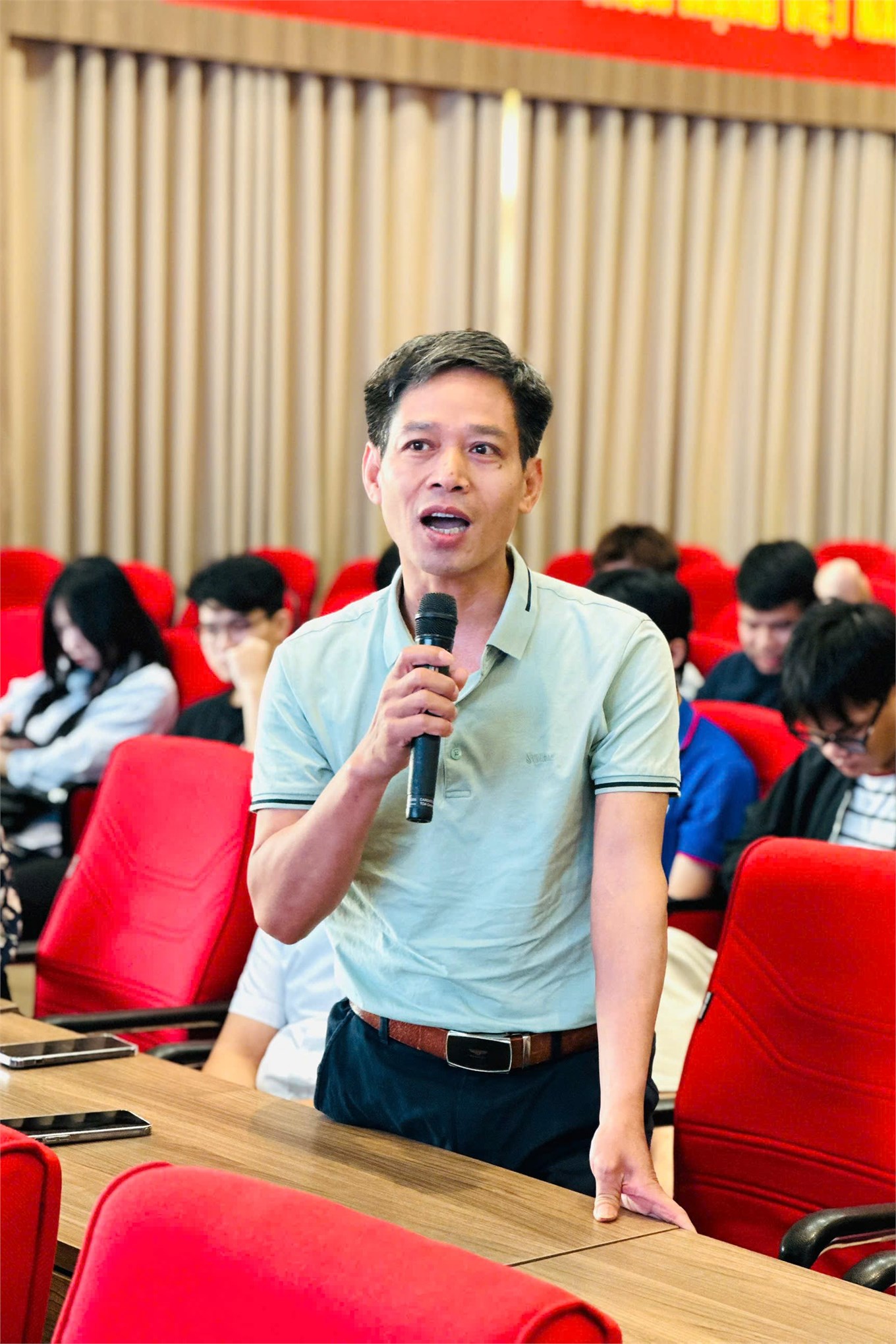 Trường Điện - Điện tử tổ chức Hội nghị Lớp trưởng, Bí thư Chi đoàn học kỳ II năm học 2025 - 2026
