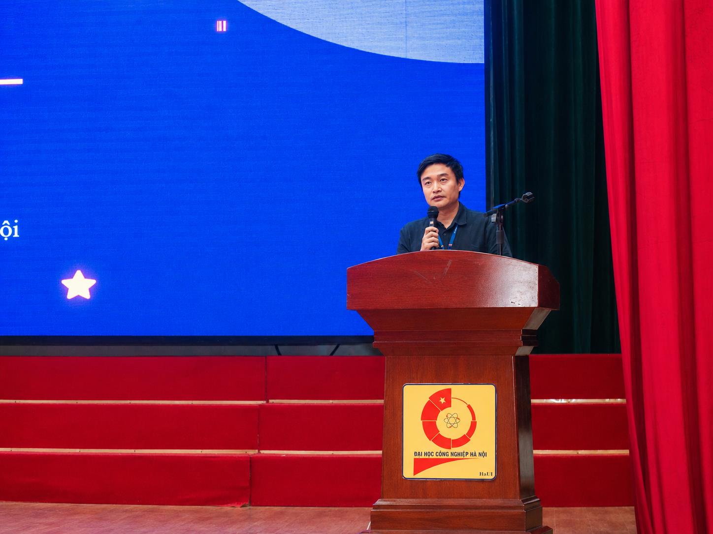 Trường Điện - Điện tử tổ chức Hội nghị “Sinh viên với khoa học công nghệ, đổi mới sáng tạo và khởi nghiệp”
