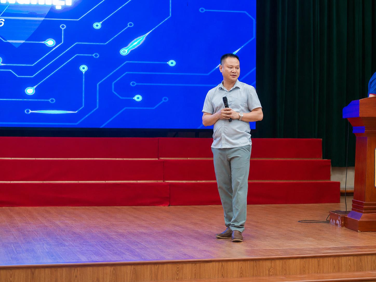Trường Điện - Điện tử tổ chức Hội nghị “Sinh viên với khoa học công nghệ, đổi mới sáng tạo và khởi nghiệp”