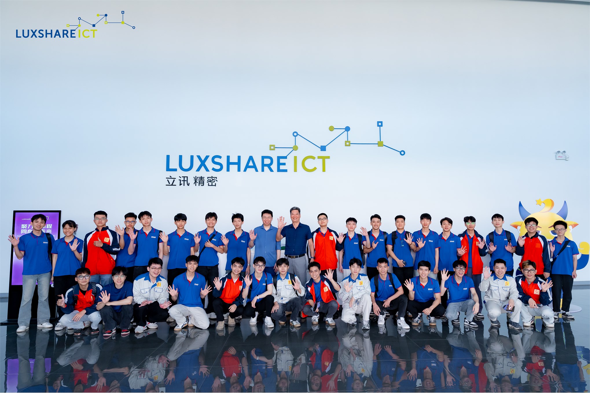 Sinh viên Trường Điện - Điện tử tham quan, trải nghiệm thực tế tại Công ty TNHH Luxshare - ICT Việt Nam