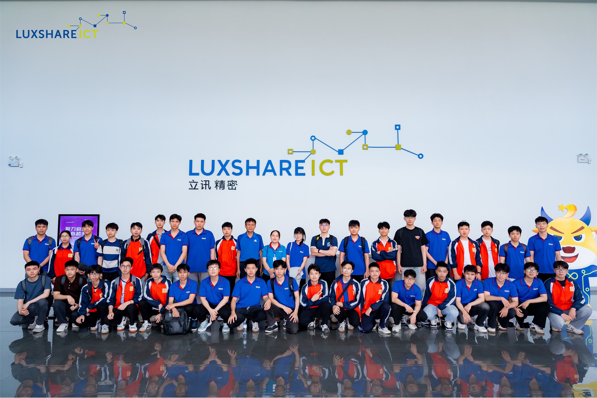 Sinh viên Trường Điện - Điện tử tham quan, trải nghiệm thực tế tại Công ty TNHH Luxshare - ICT Việt Nam