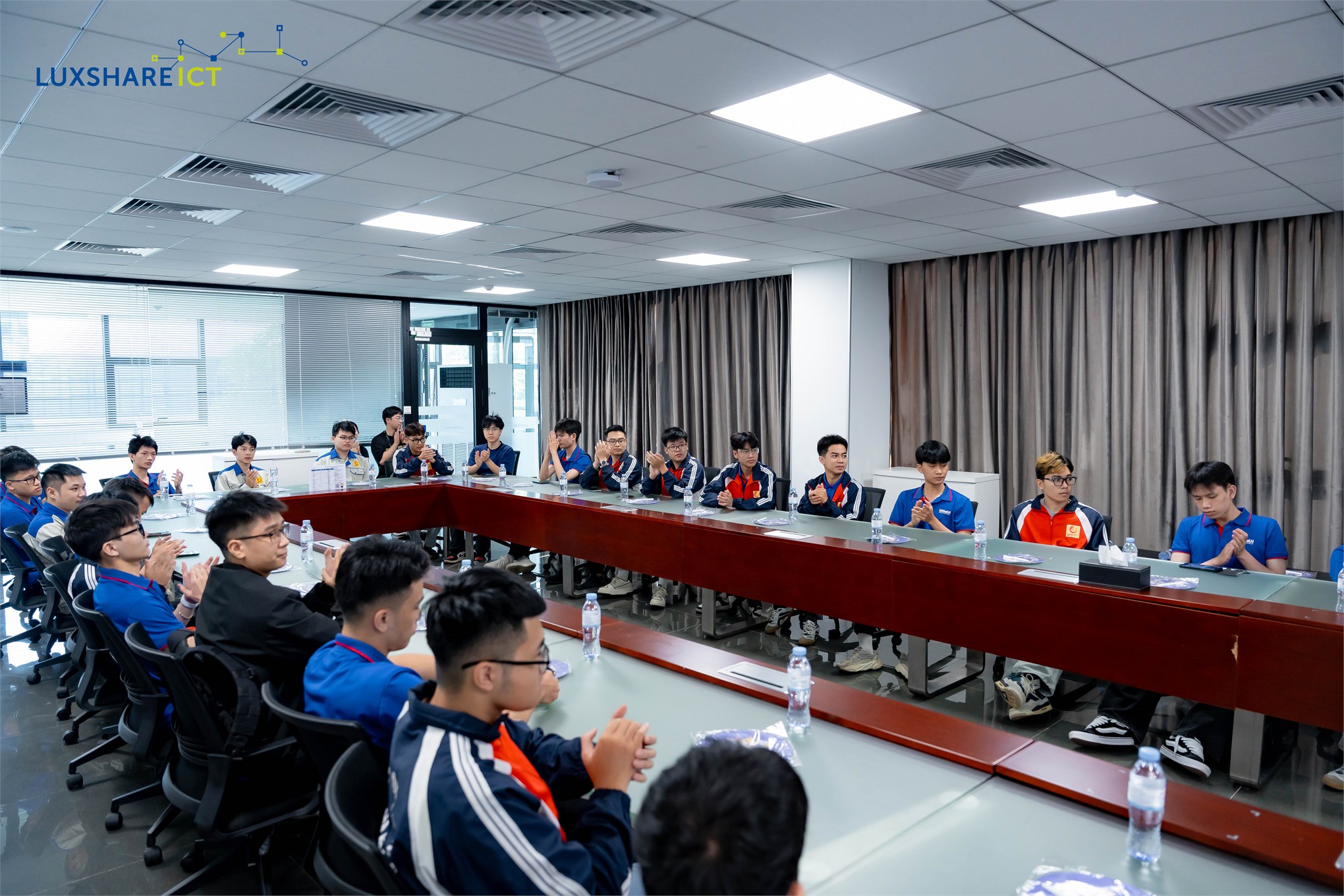 Sinh viên Trường Điện - Điện tử tham quan, trải nghiệm thực tế tại Công ty TNHH Luxshare - ICT Việt Nam