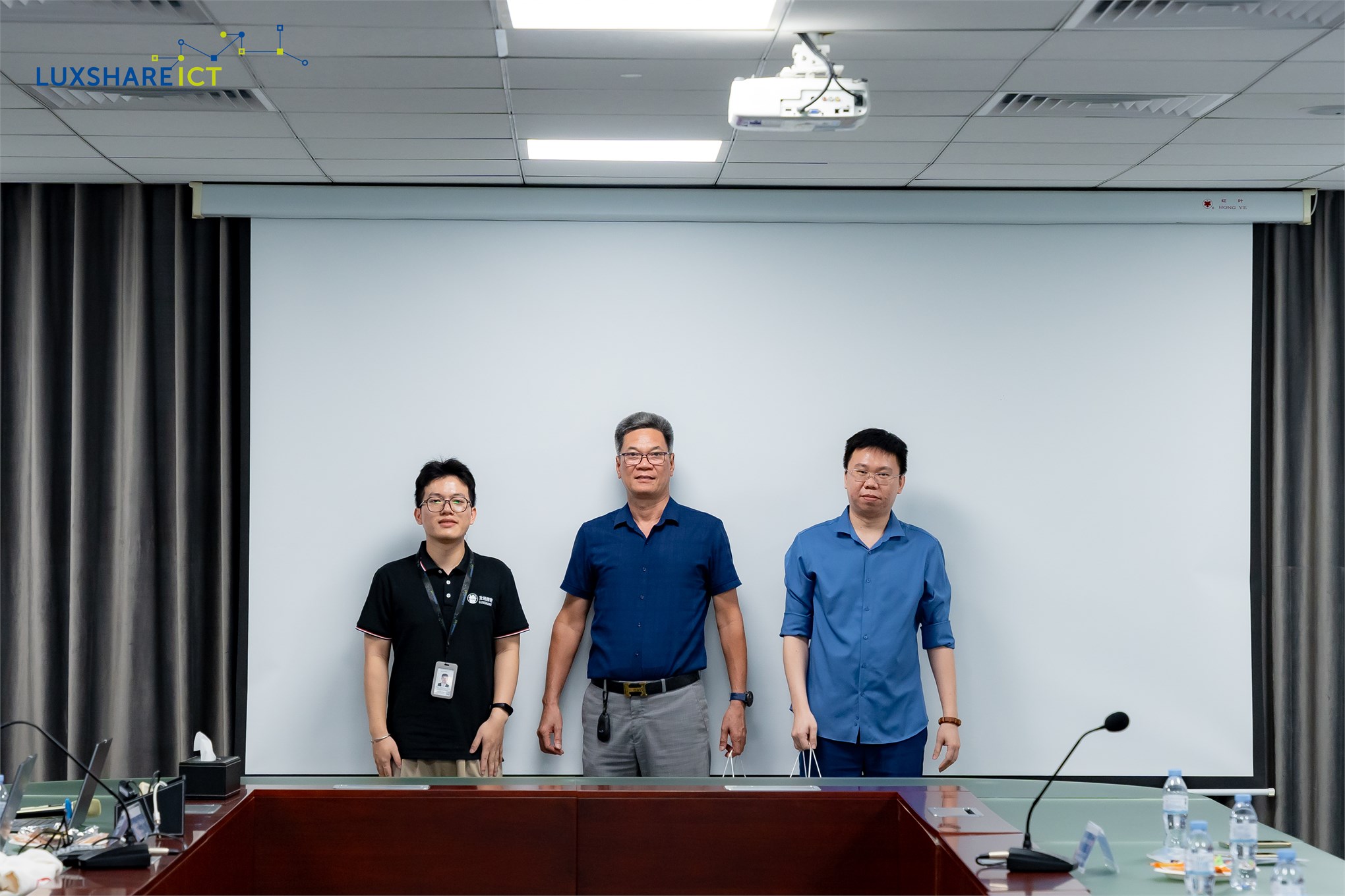 Sinh viên Trường Điện - Điện tử tham quan, trải nghiệm thực tế tại Công ty TNHH Luxshare - ICT Việt Nam