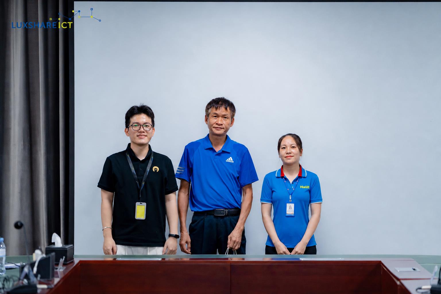 Sinh viên Trường Điện - Điện tử tham quan, trải nghiệm thực tế tại Công ty TNHH Luxshare - ICT Việt Nam