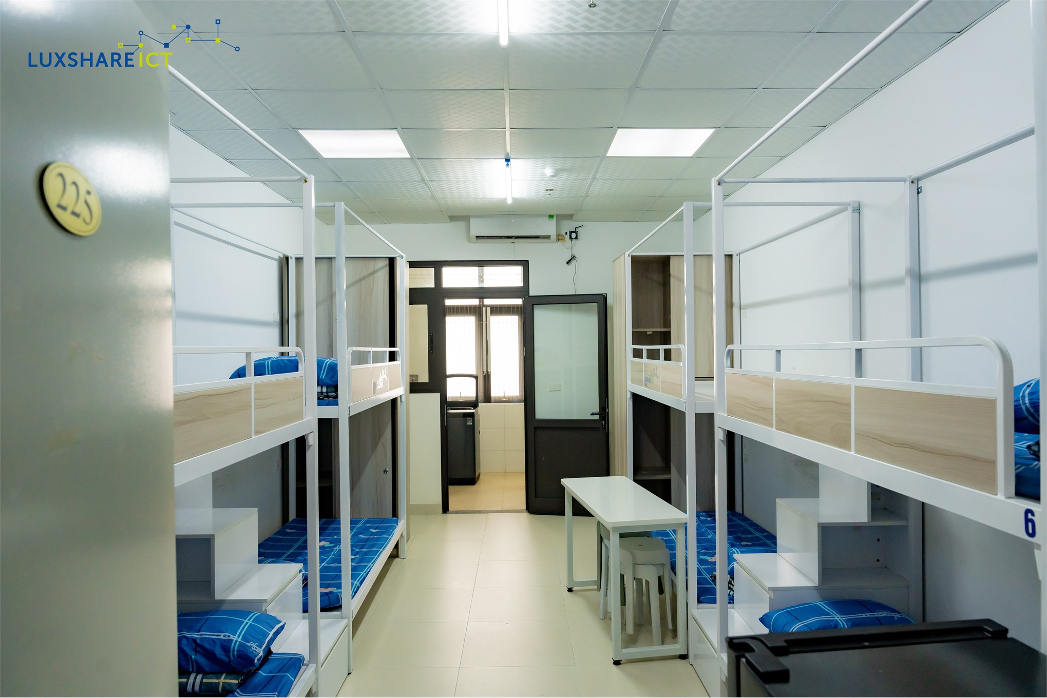 Sinh viên Trường Điện - Điện tử tham quan, trải nghiệm thực tế tại Công ty TNHH Luxshare - ICT Việt Nam