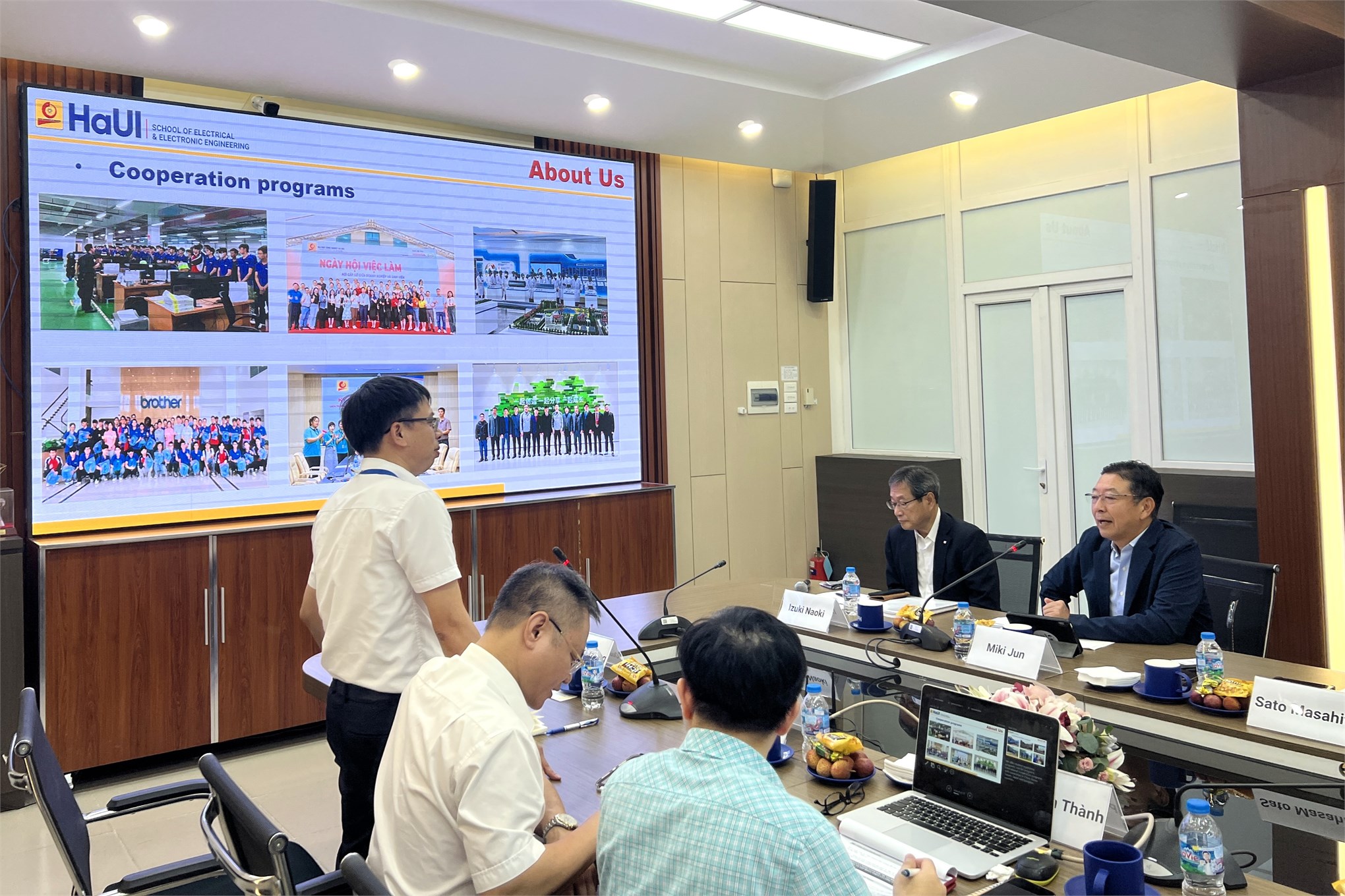 Trường Điện - Điện tử đón tiếp và Công ty TK Techno Service và Tập đoàn TOKO (Nhật Bản), mở rộng cơ hội việc làm cho sinh viên