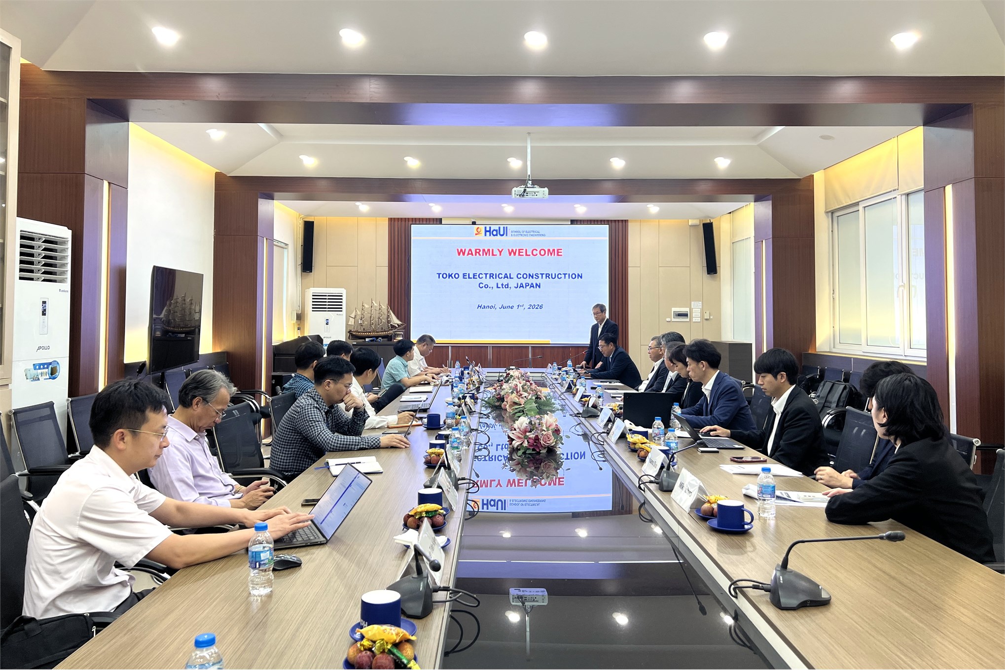 Trường Điện - Điện tử đón tiếp và Công ty TK Techno Service và Tập đoàn TOKO (Nhật Bản), mở rộng cơ hội việc làm cho sinh viên
