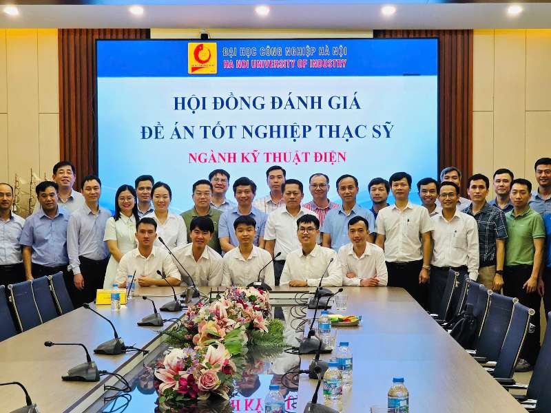 Trường Điện – Điện tử tổ chức thành công bảo vệ đề án tốt nghiệp thạc sĩ khóa K14