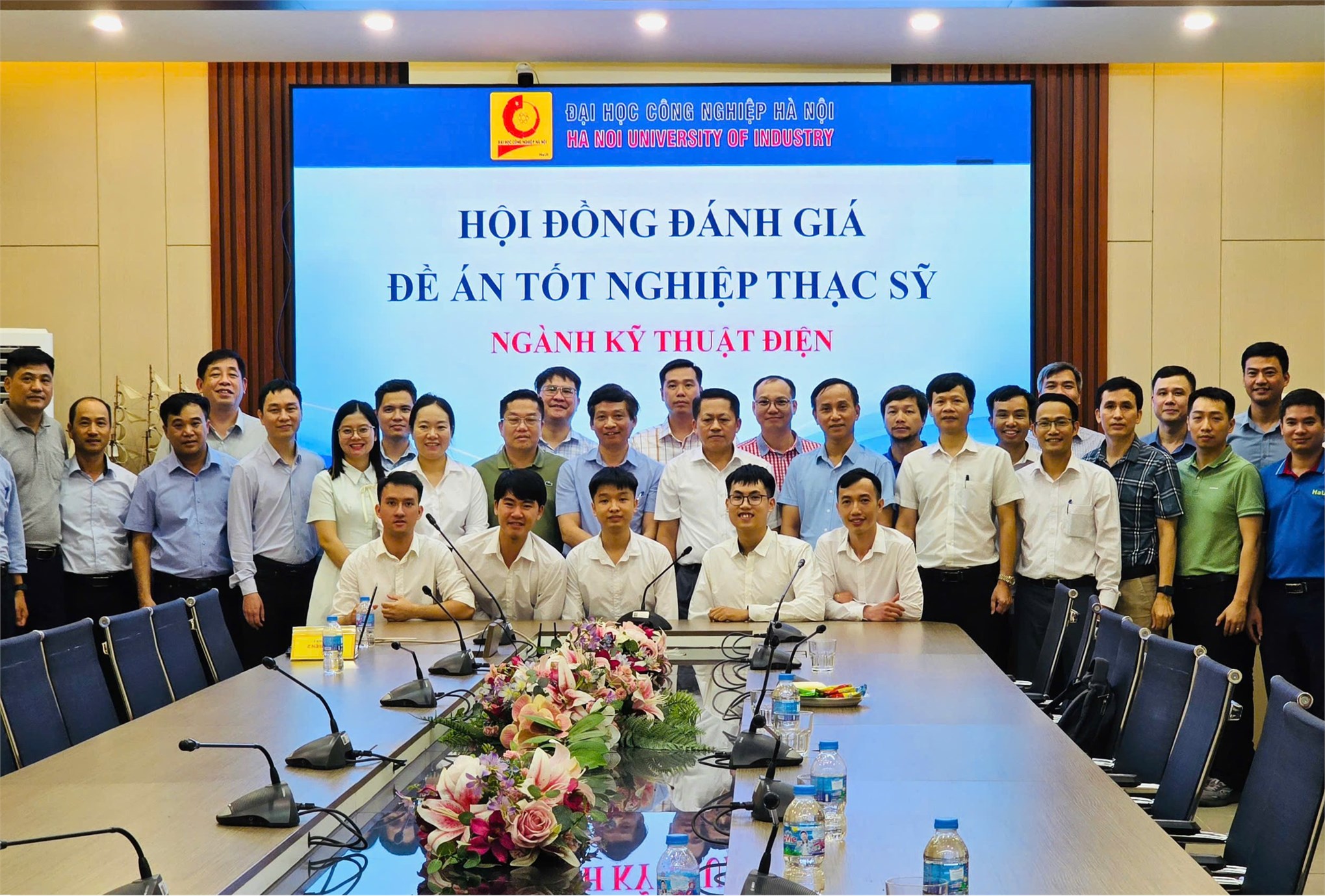 Trường Điện – Điện tử tổ chức thành công bảo vệ đề án tốt nghiệp thạc sĩ khóa K14