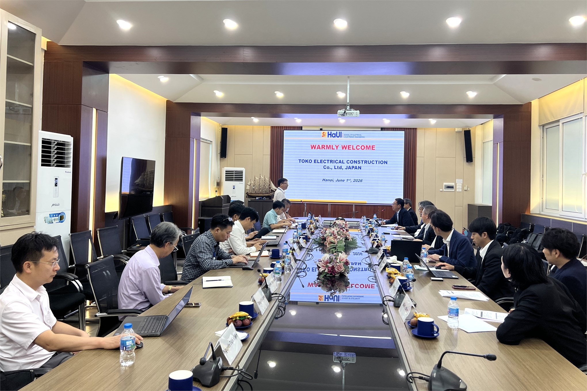 Trường Điện - Điện tử đón tiếp và Công ty TK Techno Service và Tập đoàn TOKO (Nhật Bản), mở rộng cơ hội việc làm cho sinh viên