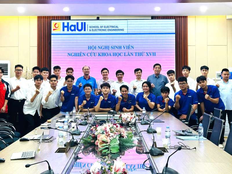 Nghiệm thu đề tài sinh viên nghiên cứu khoa học đợt 2, lĩnh vực Điện - Năng lượng