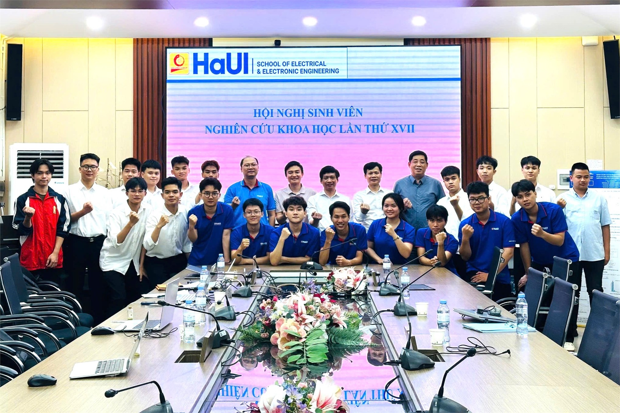 Nghiệm thu đề tài sinh viên nghiên cứu khoa học đợt 2, lĩnh vực Điện - Năng lượng