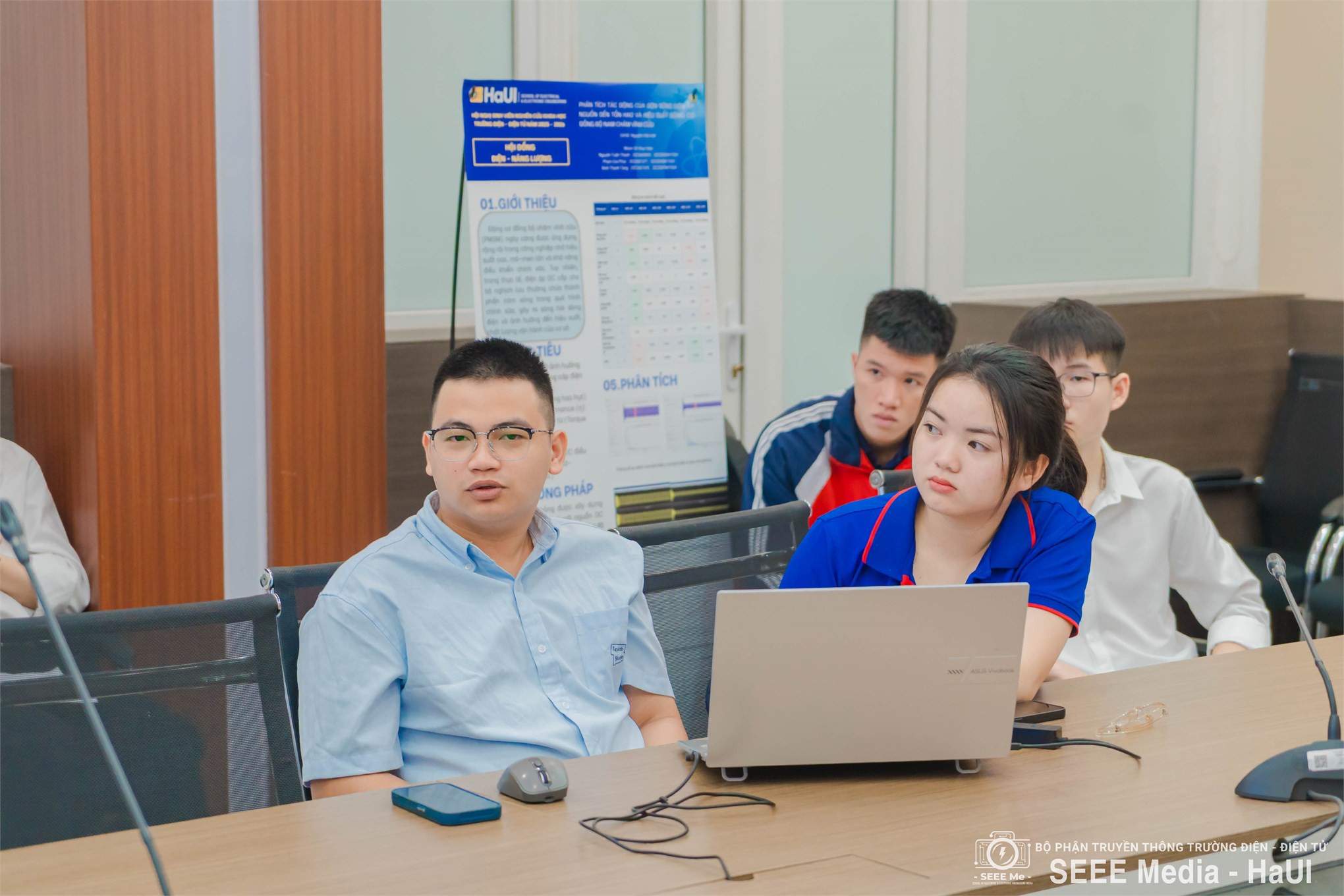 Nghiệm thu đề tài sinh viên nghiên cứu khoa học đợt 2, lĩnh vực Điện - Năng lượng