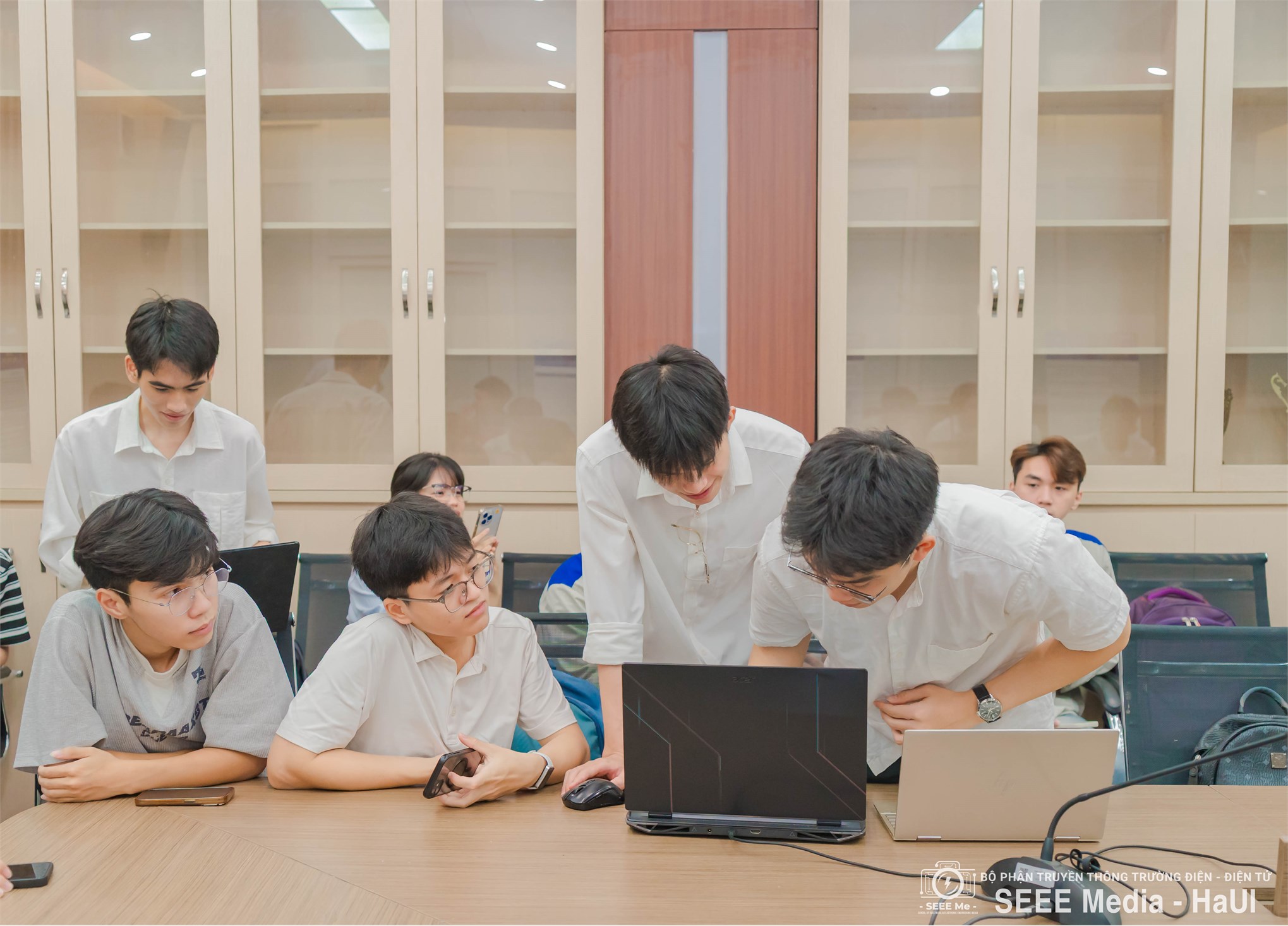 Nghiệm thu đề tài sinh viên nghiên cứu khoa học đợt 2, lĩnh vực Điện - Năng lượng