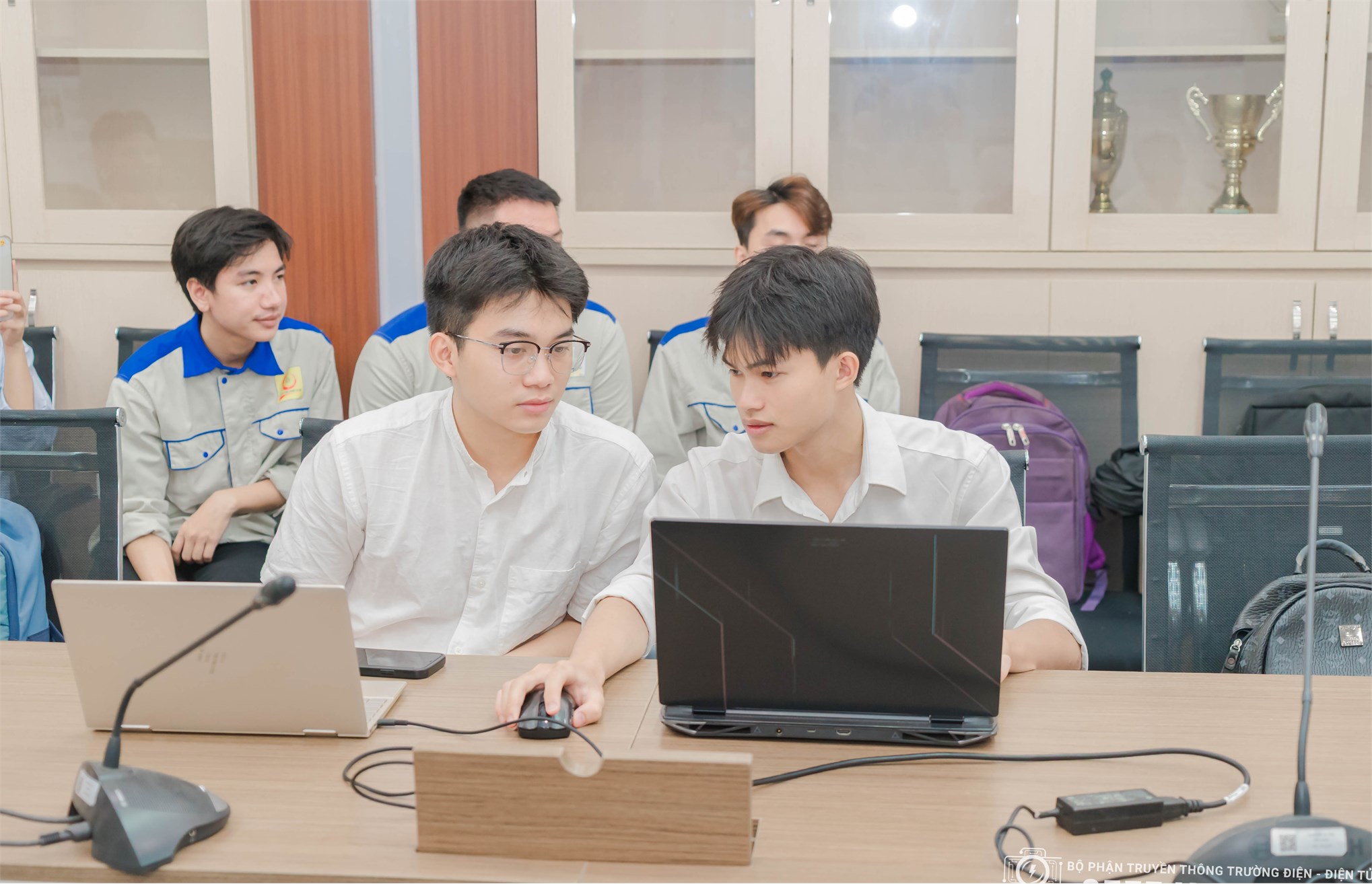 Nghiệm thu đề tài sinh viên nghiên cứu khoa học đợt 2, lĩnh vực Điện - Năng lượng