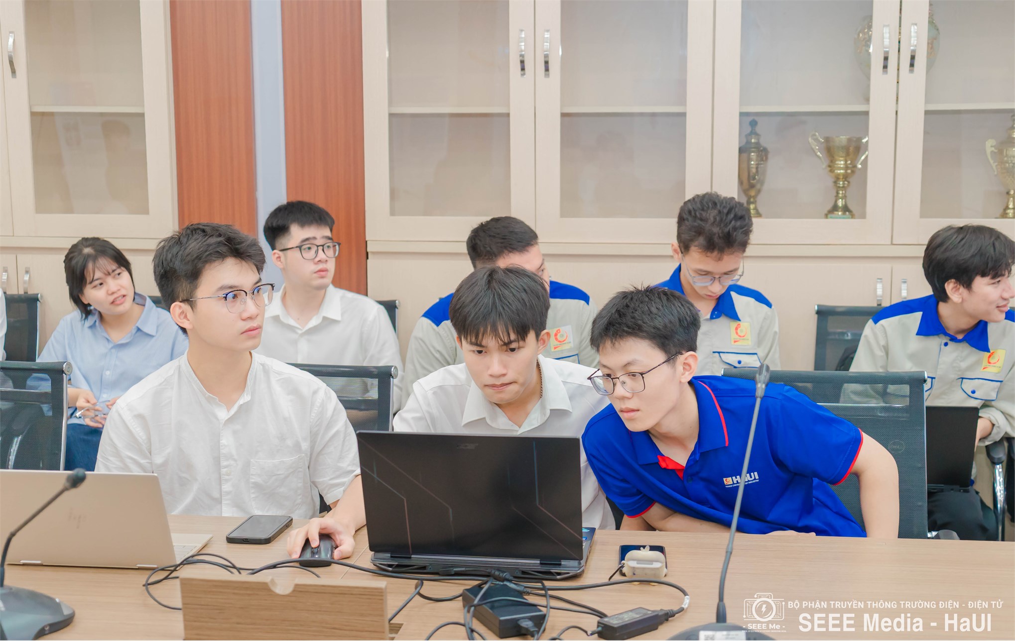 Nghiệm thu đề tài sinh viên nghiên cứu khoa học đợt 2, lĩnh vực Điện - Năng lượng
