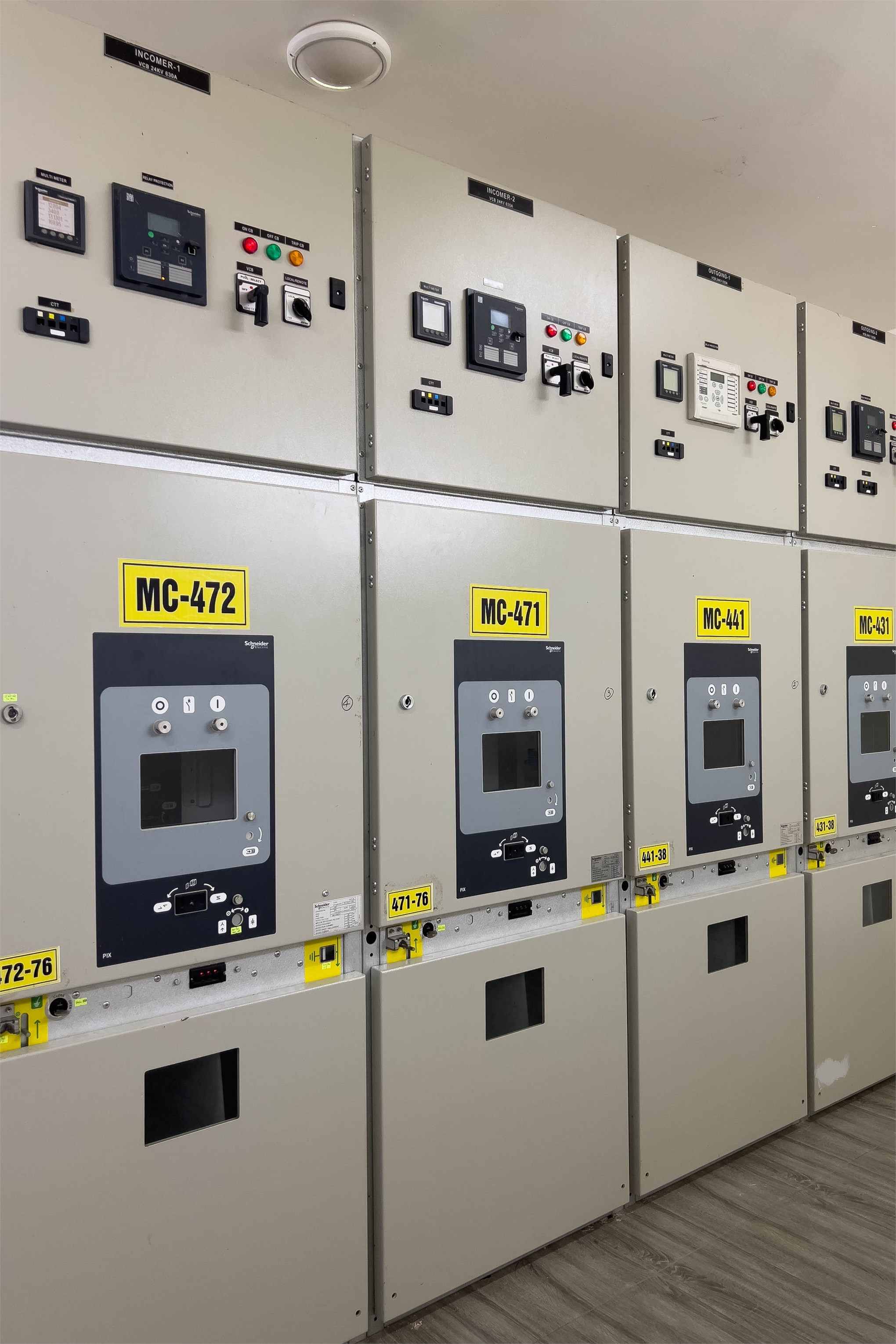 Sinh viên ngành Năng lượng tái tạo tham quan, học tập thực tế tại Nhà máy Điện Mặt trời Yên Định