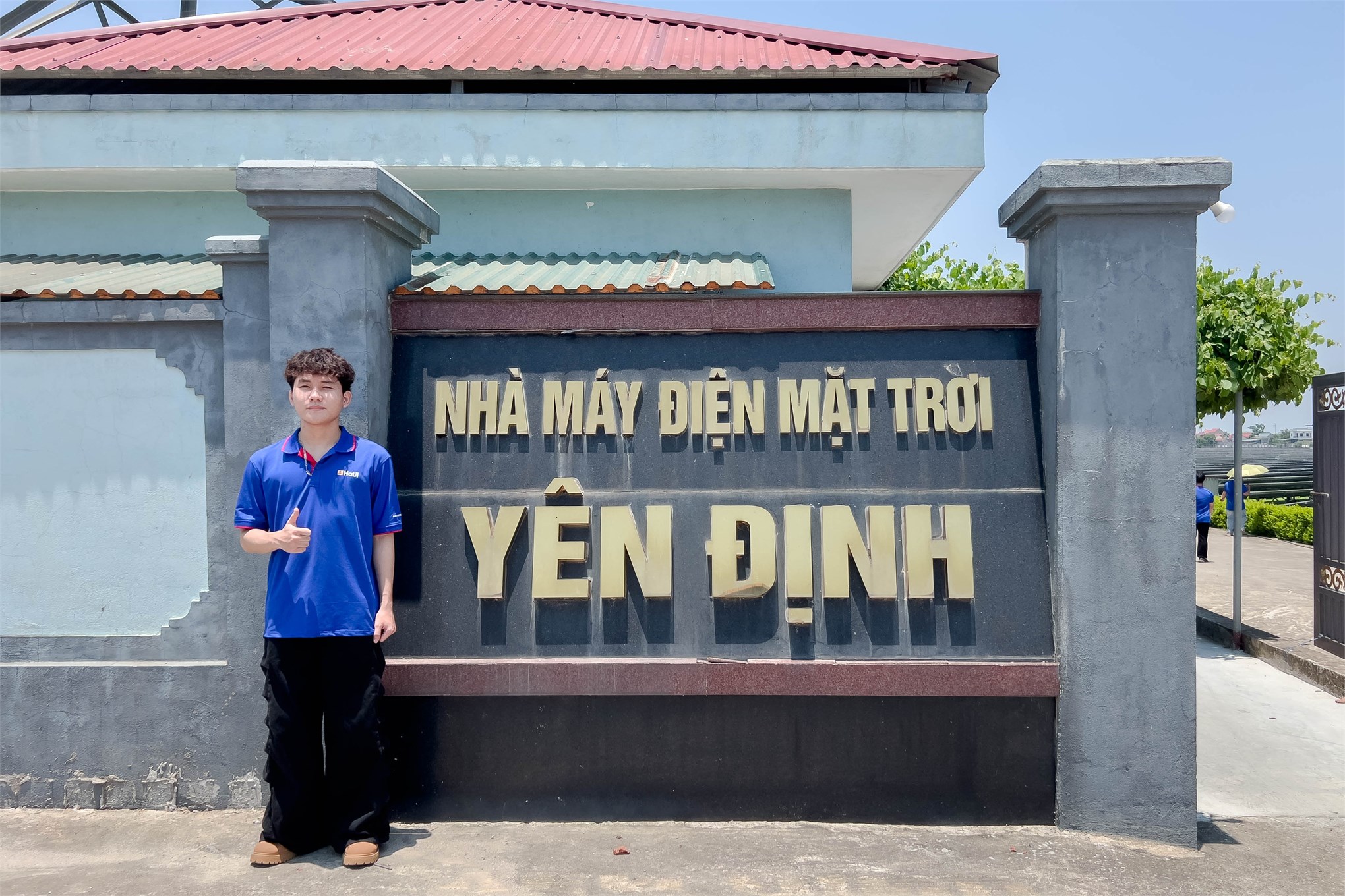Sinh viên ngành Năng lượng tái tạo tham quan, học tập thực tế tại Nhà máy Điện Mặt trời Yên Định