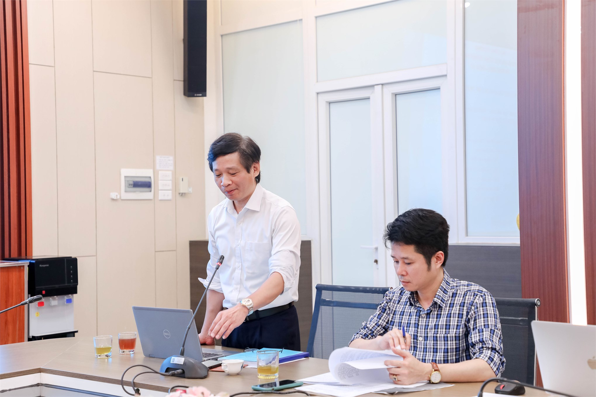 Nghiệm thu thành công đề tài KH&CN cấp cơ sở: “Nghiên cứu thiết kế, chế tạo mô hình thiết bị sấy nông sản dùng bơm nhiệt kết hợp vi sóng”