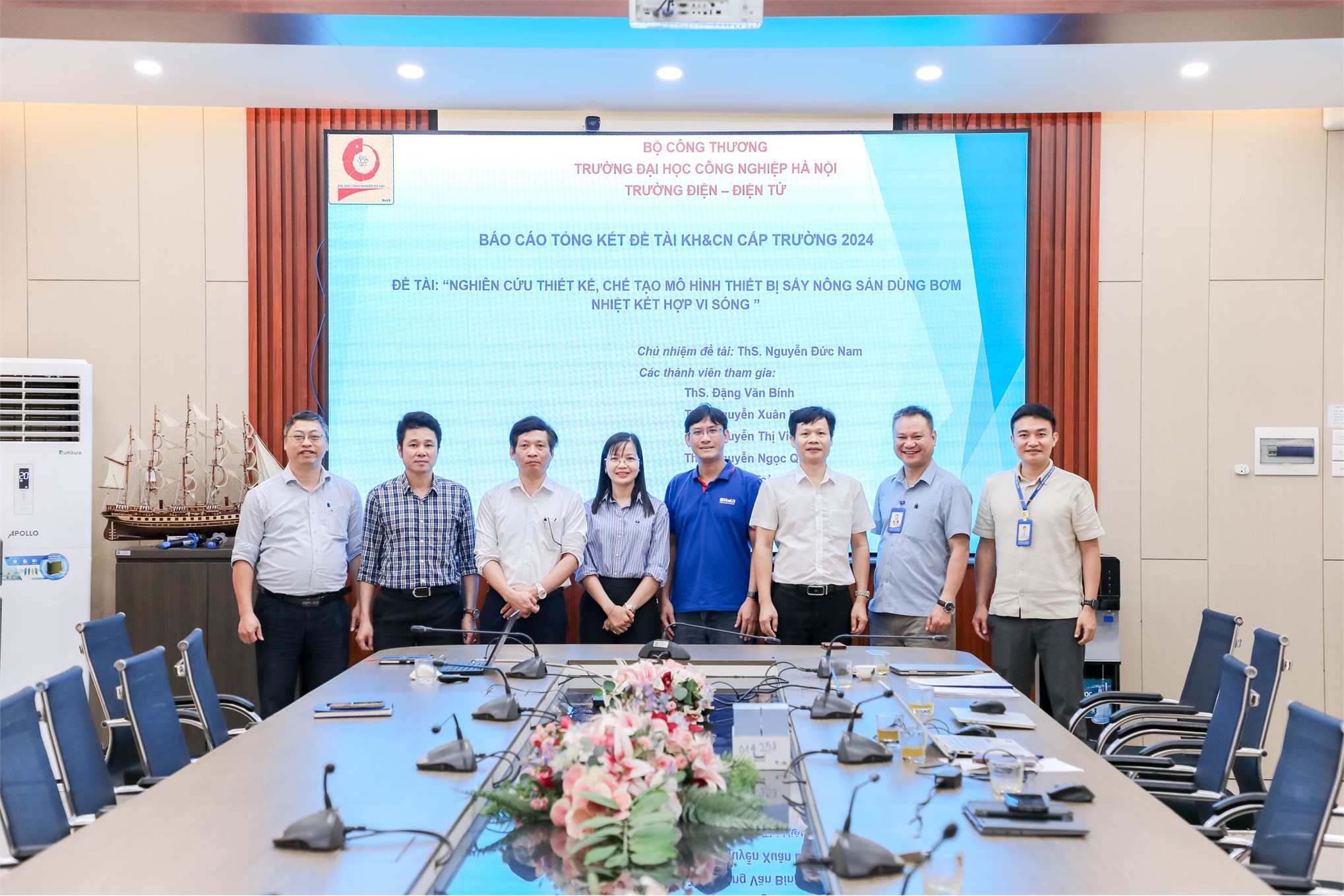 Nghiệm thu thành công đề tài KH&CN cấp cơ sở: “Nghiên cứu thiết kế, chế tạo mô hình thiết bị sấy nông sản dùng bơm nhiệt kết hợp vi sóng”