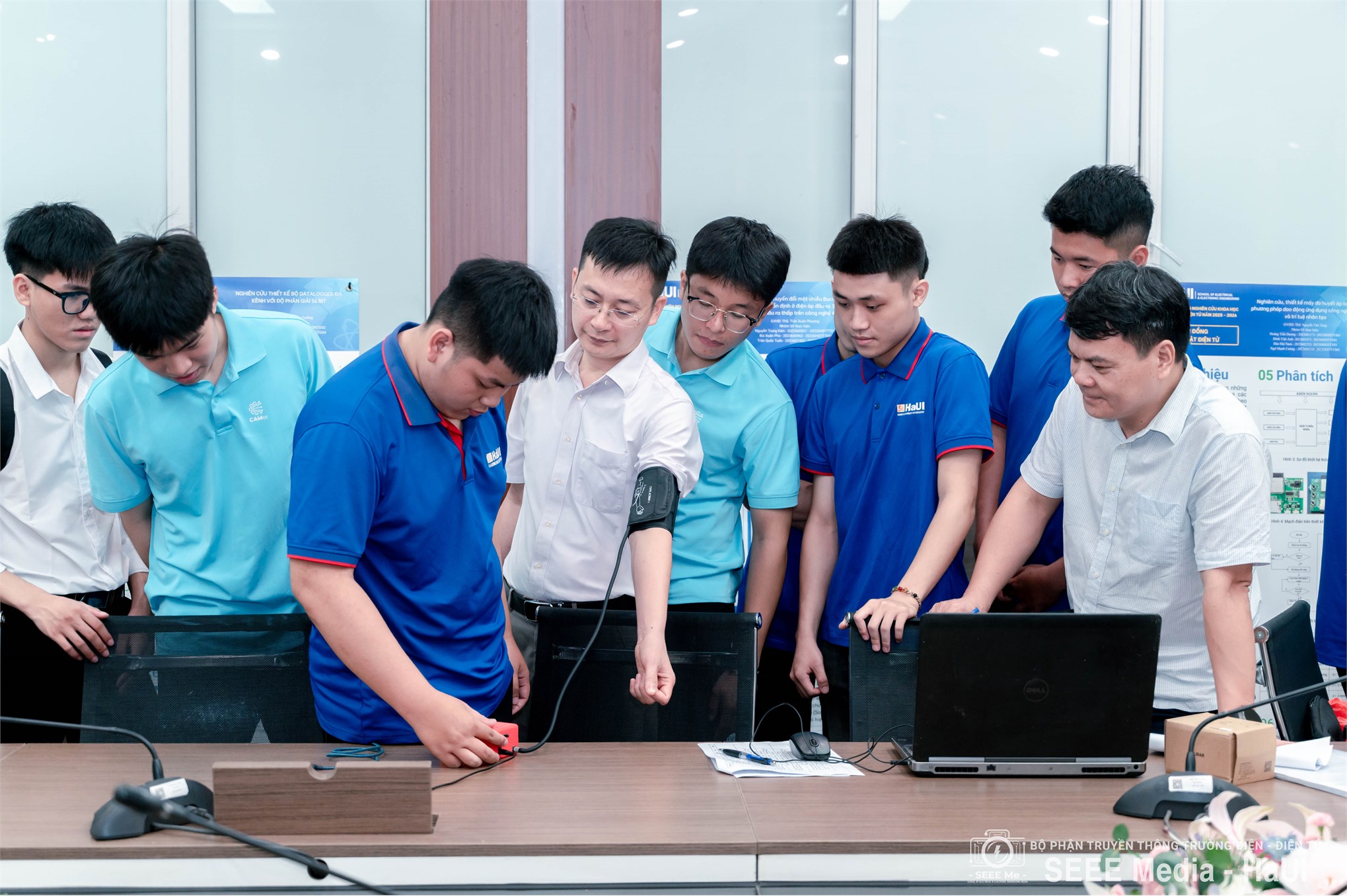 109 sinh viên Điện tử tham gia nghiệm thu đề tài nghiên cứu khoa học năm học 2025 – 2026