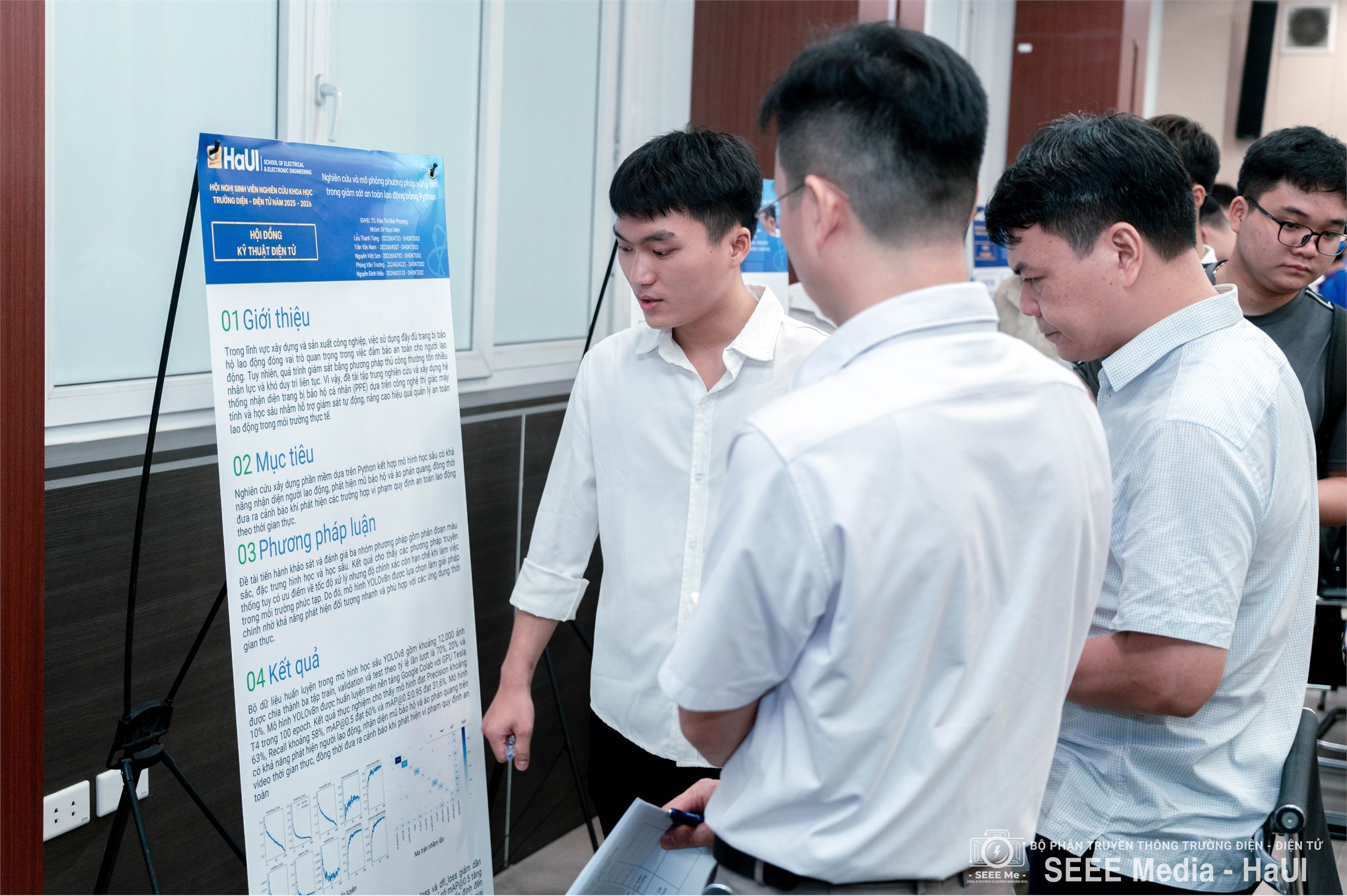 109 sinh viên Điện tử tham gia nghiệm thu đề tài nghiên cứu khoa học năm học 2025 – 2026