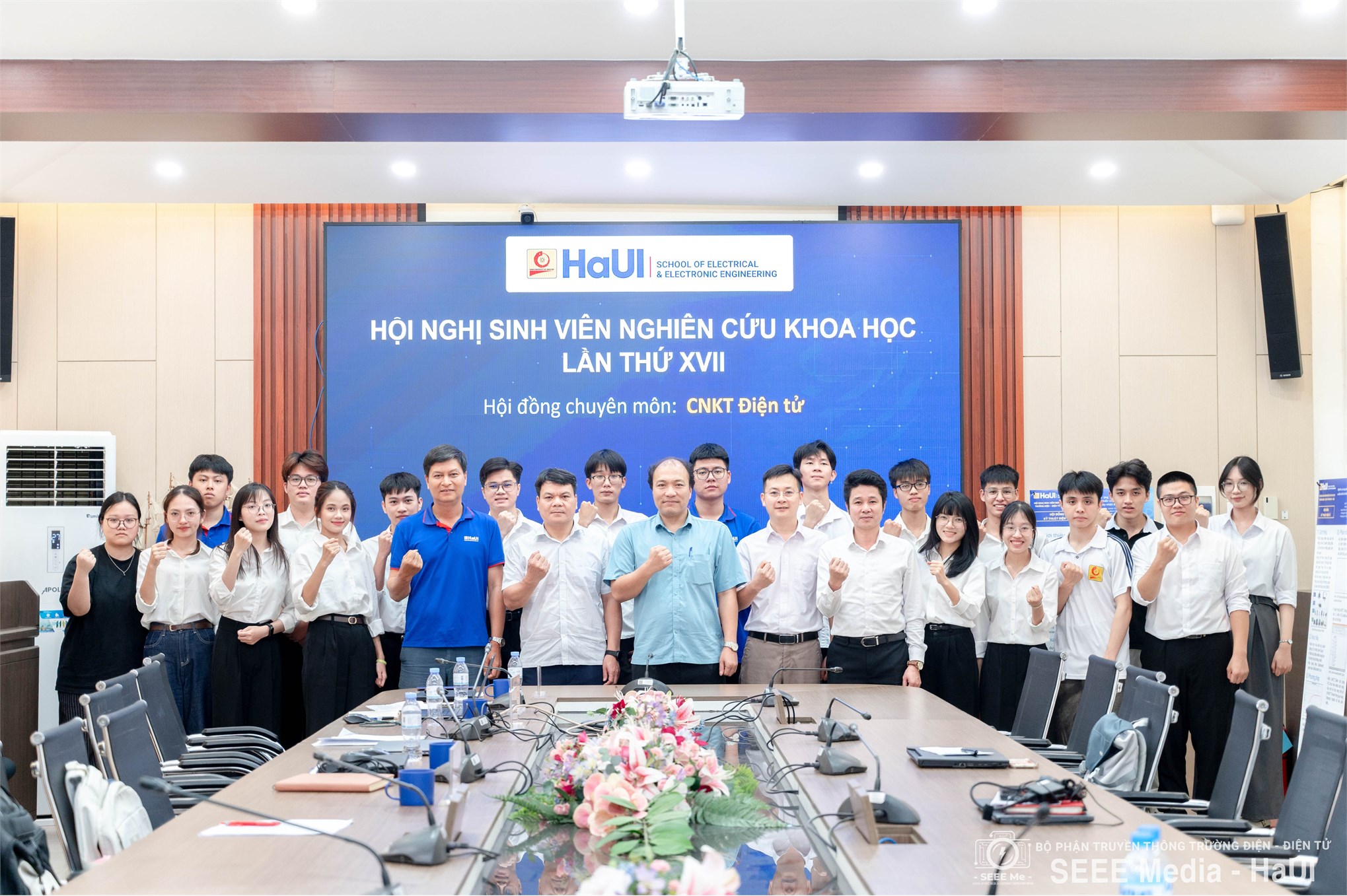 109 sinh viên Điện tử tham gia nghiệm thu đề tài nghiên cứu khoa học năm học 2025 – 2026