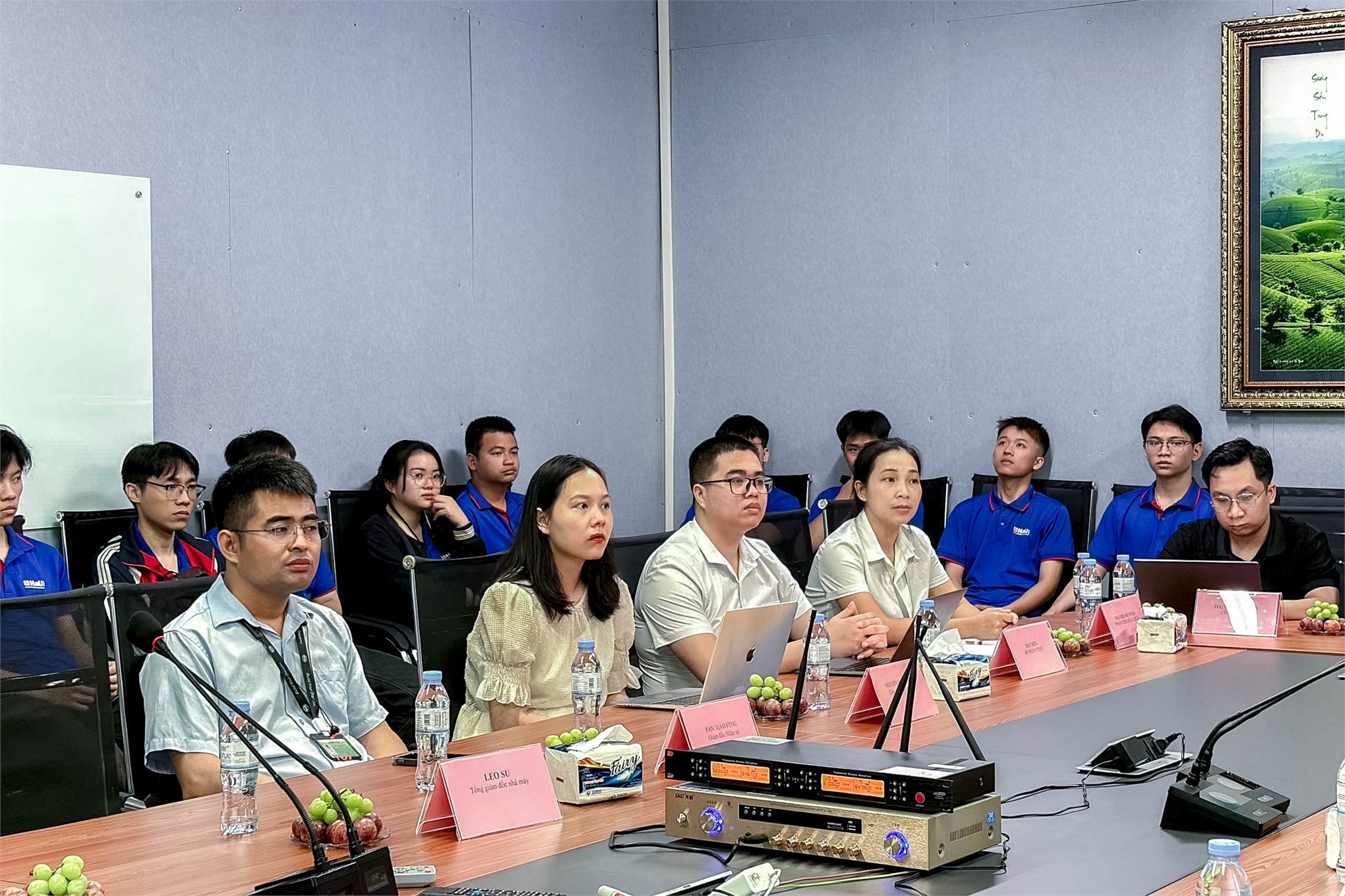 Sinh viên Trường Điện – Điện tử tham quan, trải nghiệm thực tế tại Công ty TNHH Điện tử BYD Việt Nam