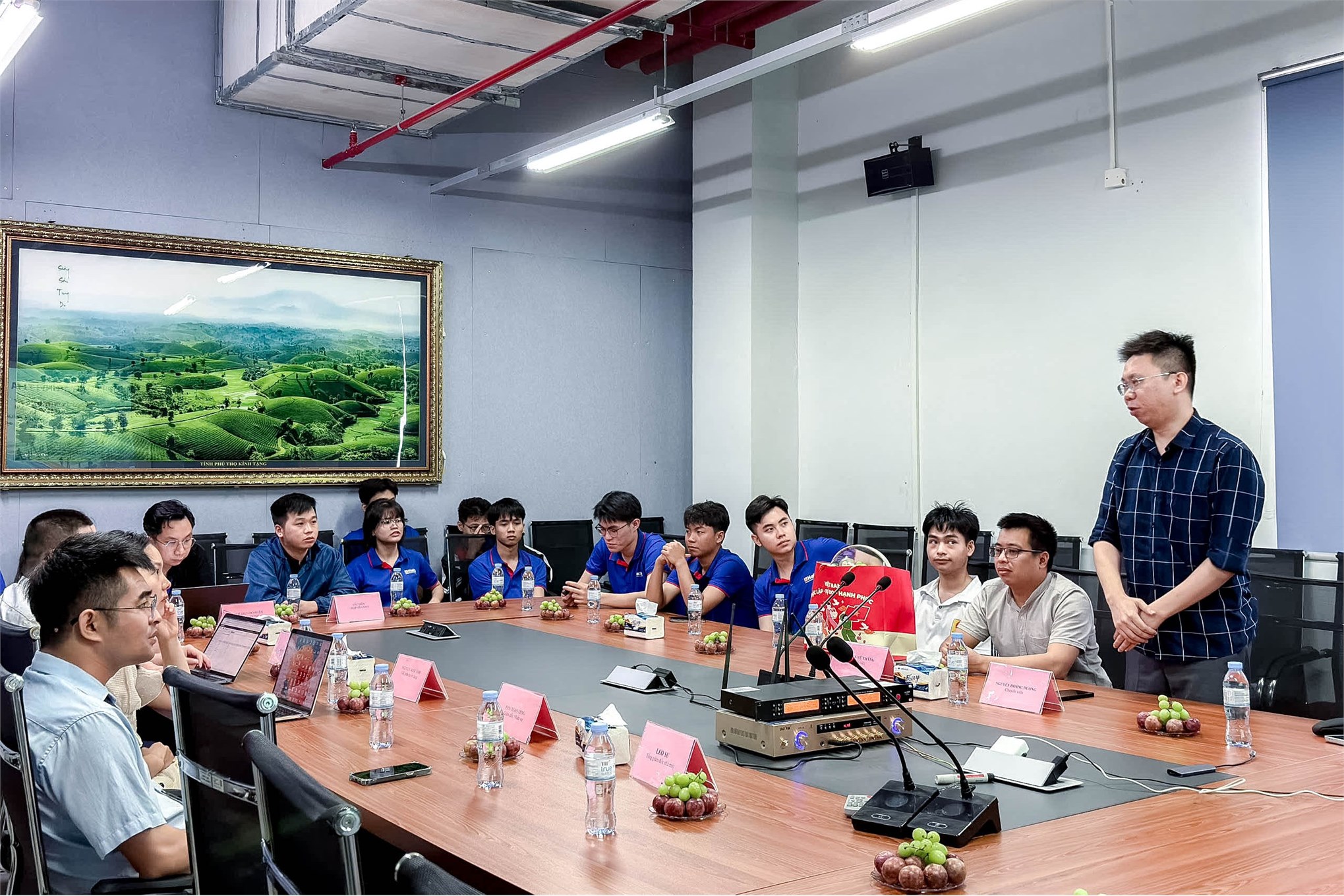 Sinh viên Trường Điện – Điện tử tham quan, trải nghiệm thực tế tại Công ty TNHH Điện tử BYD Việt Nam