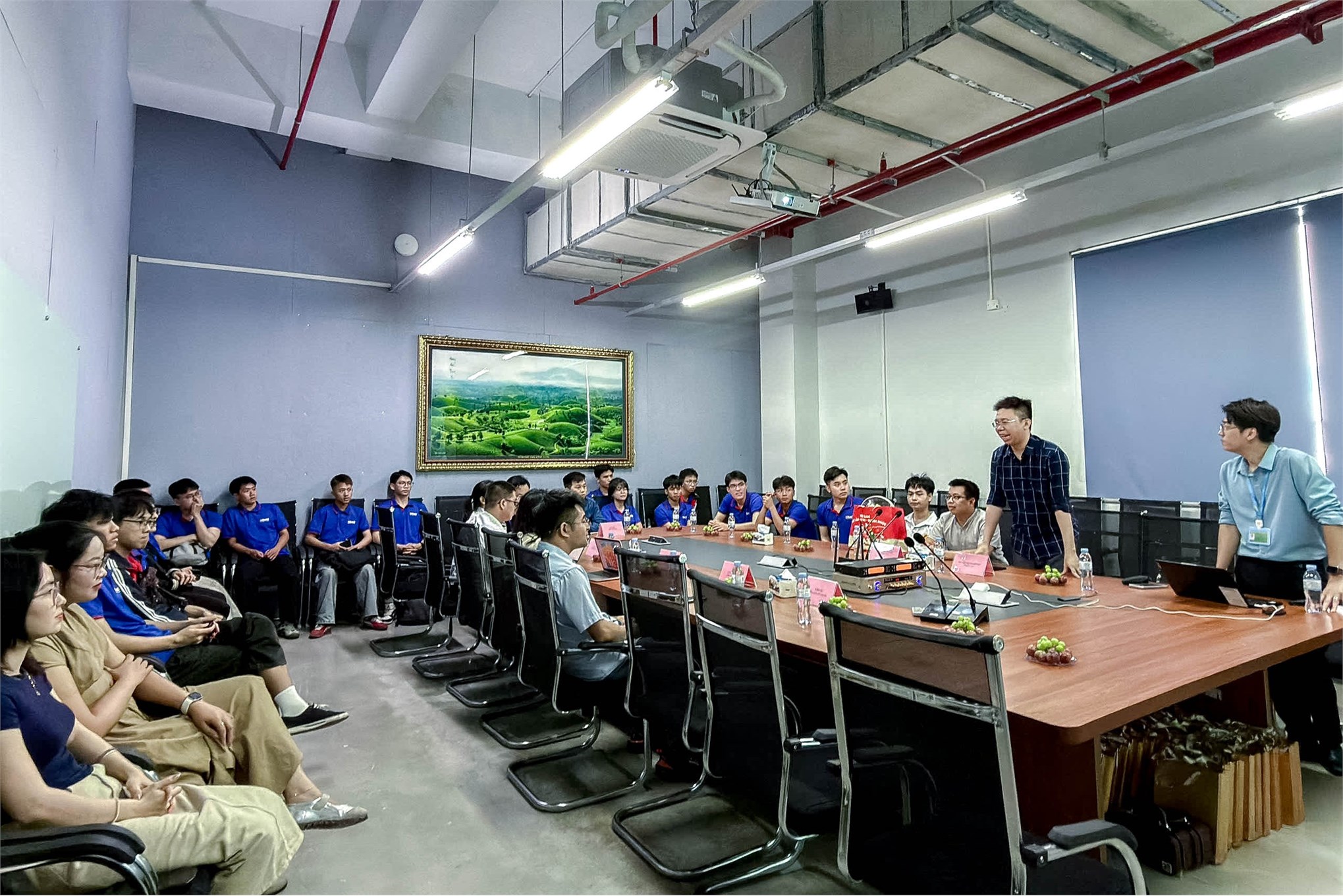 Sinh viên Trường Điện – Điện tử tham quan, trải nghiệm thực tế tại Công ty TNHH Điện tử BYD Việt Nam