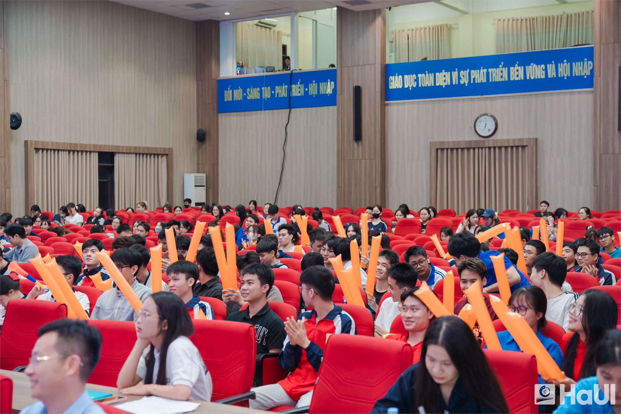 Trường Điện – Điện tử đạt thành tích xuất sắc tại chung kết cuộc thi “Thử thách lập nghiệp” HaUI lần thứ VII