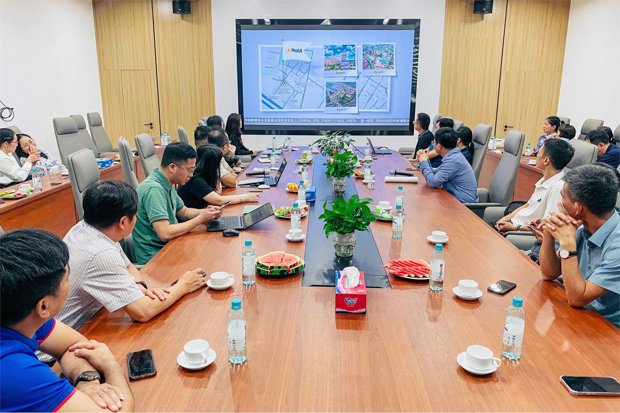Khoa Tự động hóa, Trường Điện- Điện tử, Đại học Công Nghiệp Hà Nội thăm và làm việc tại Công ty TNHH Sunny Opotech Việt Nam