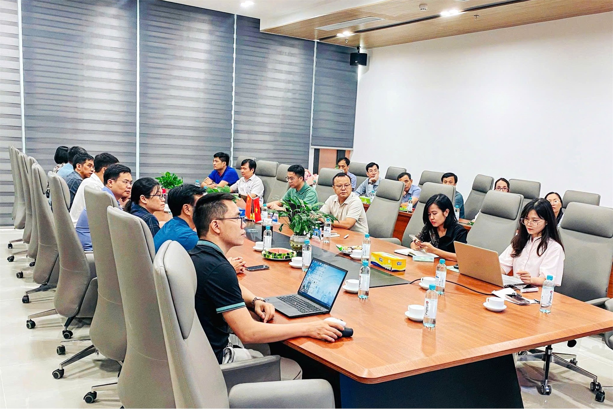 Khoa Tự động hóa, Trường Điện- Điện tử, Đại học Công Nghiệp Hà Nội thăm và làm việc tại Công ty TNHH Sunny Opotech Việt Nam