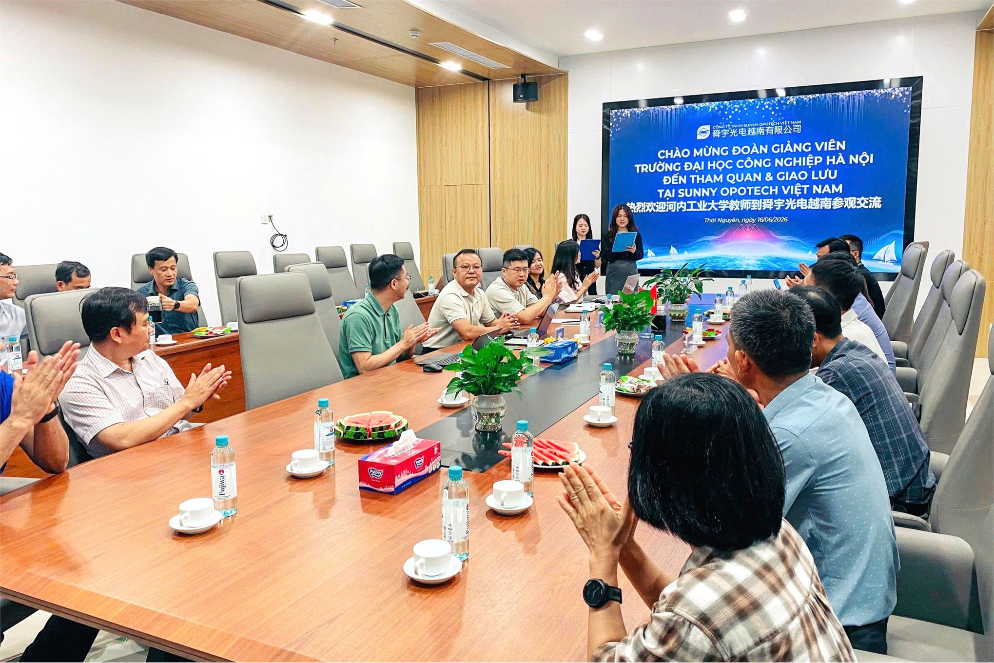 Khoa Tự động hóa, Trường Điện- Điện tử, Đại học Công Nghiệp Hà Nội thăm và làm việc tại Công ty TNHH Sunny Opotech Việt Nam