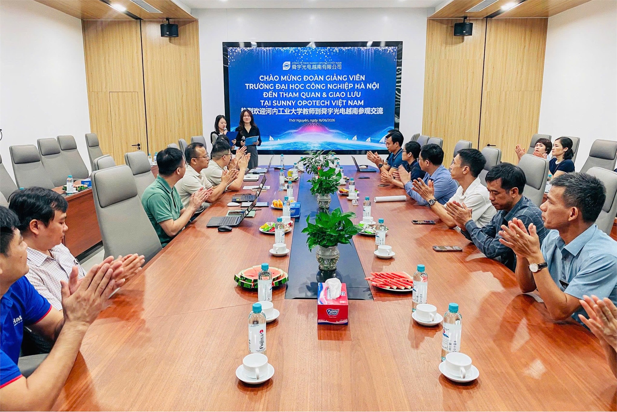 Khoa Tự động hóa, Trường Điện- Điện tử, Đại học Công Nghiệp Hà Nội thăm và làm việc tại Công ty TNHH Sunny Opotech Việt Nam